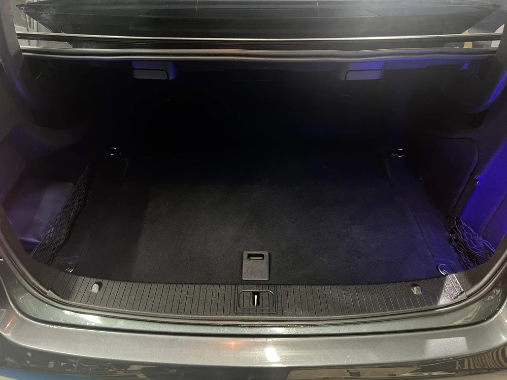 Mercedes-Benz E220 AMG DESIGN