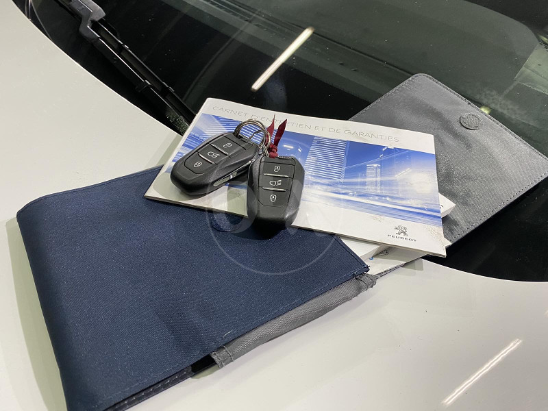 PEUGEOT 5008 1.6 HDI ALLURE