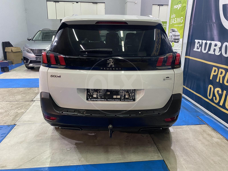 PEUGEOT 5008 1.6 HDI ALLURE