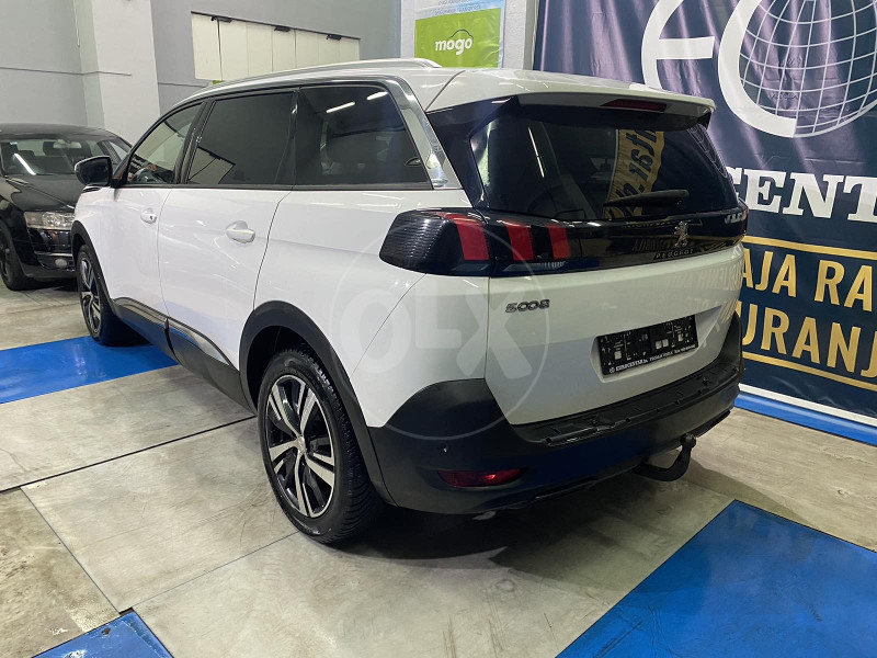 PEUGEOT 5008 1.6 HDI ALLURE