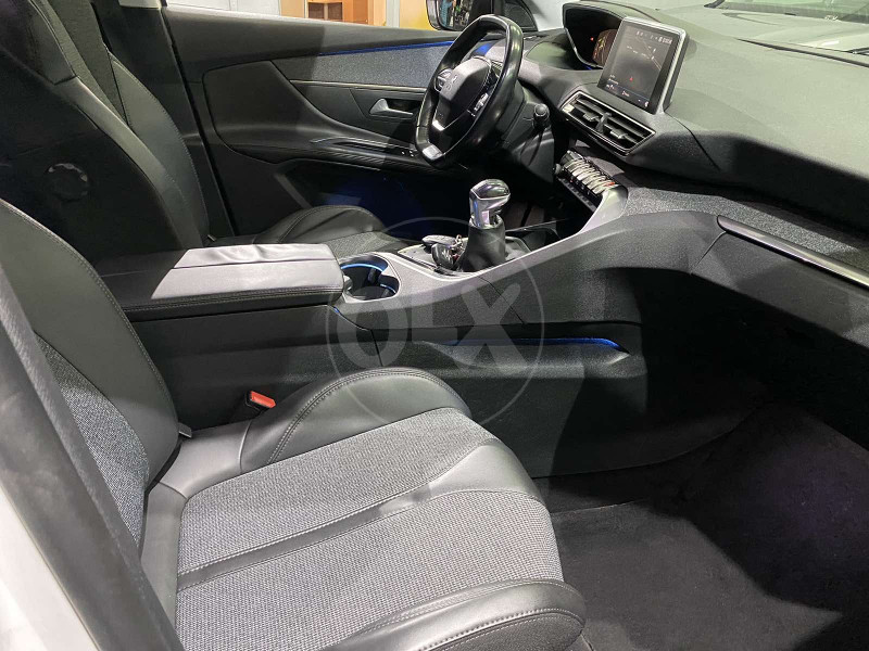 PEUGEOT 5008 1.6 HDI ALLURE