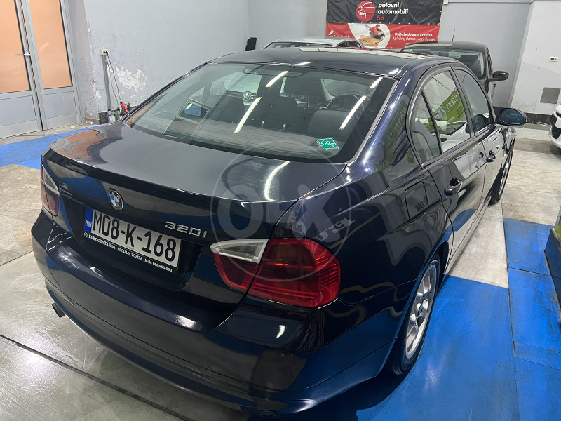 BMW 320i