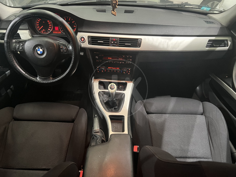 BMW 320i