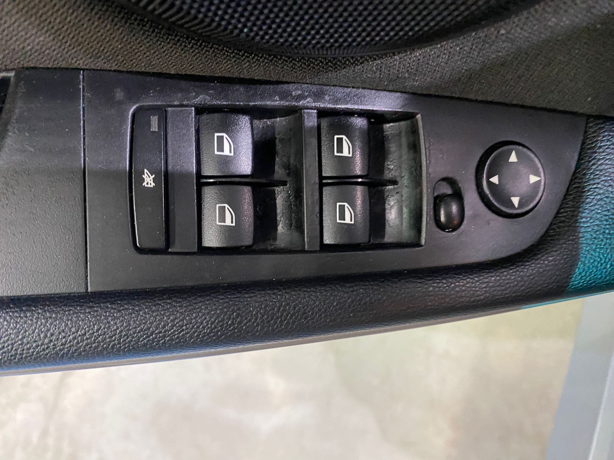 BMW 320i TOUR AUTOMATIK, 2006 GODINA, REGISTROVAN