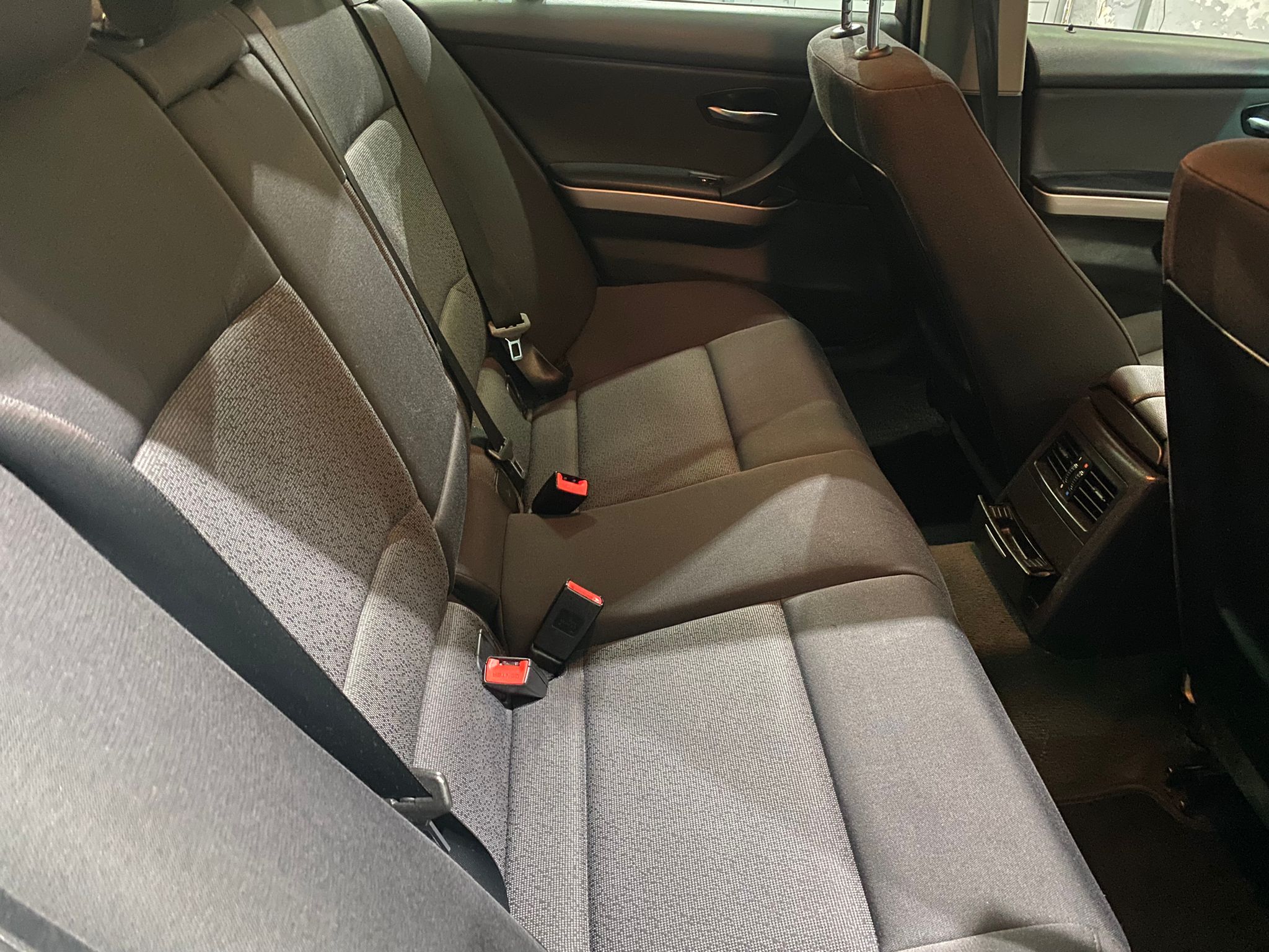 BMW 320i TOUR AUTOMATIK, 2006 GODINA, REGISTROVAN