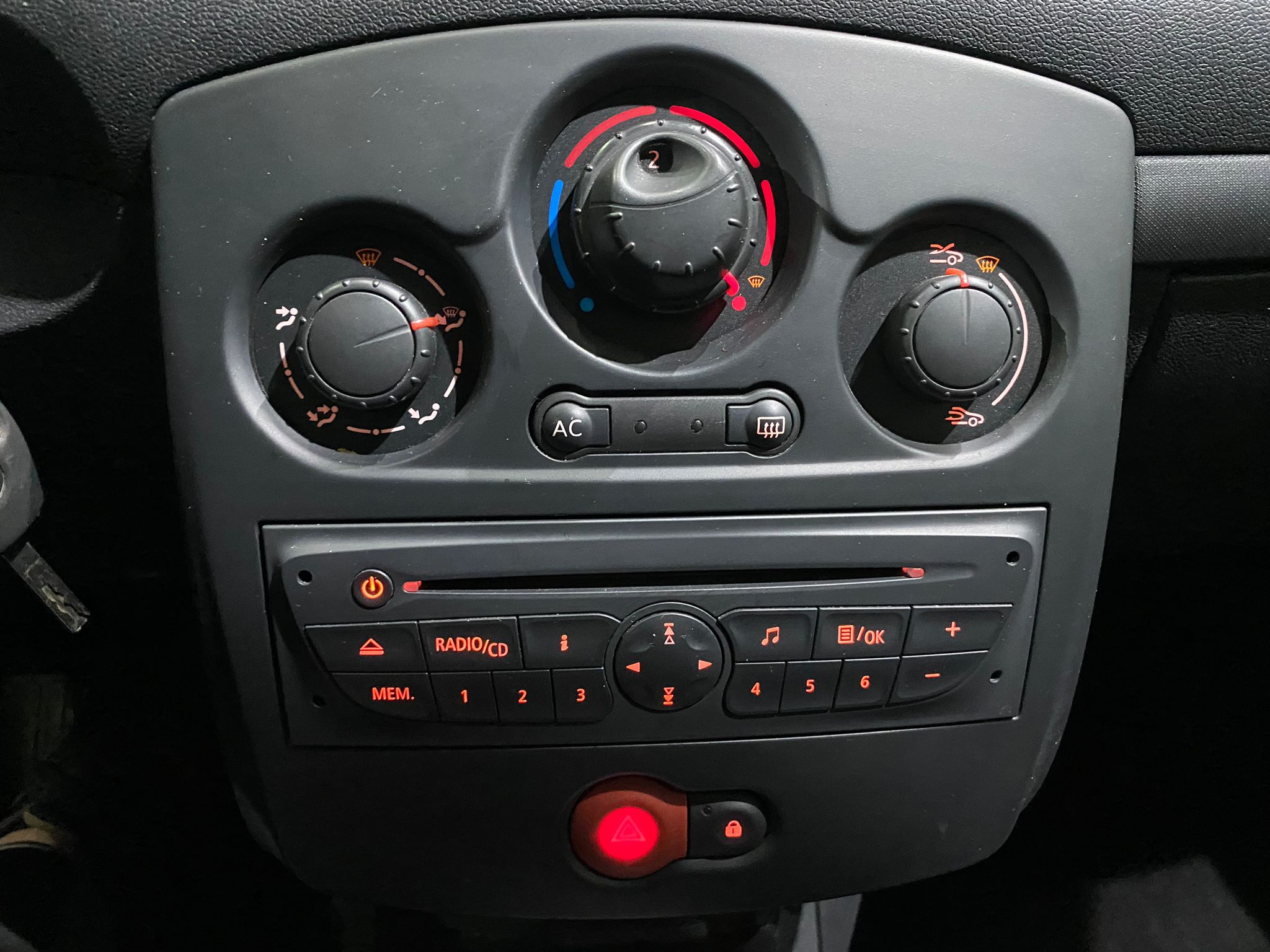 RENAULT CLIO 1.5 DCI, 2013 GODINA, ALU FELGE, KLIMA