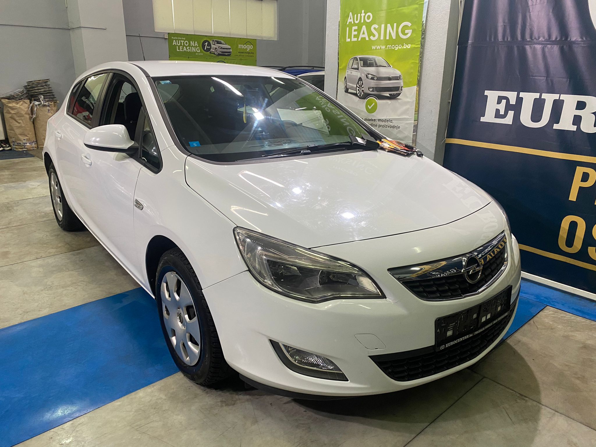 OPEL ASTRA J 1.4i, 2012 GODINA, 80000 KM PREŠLA