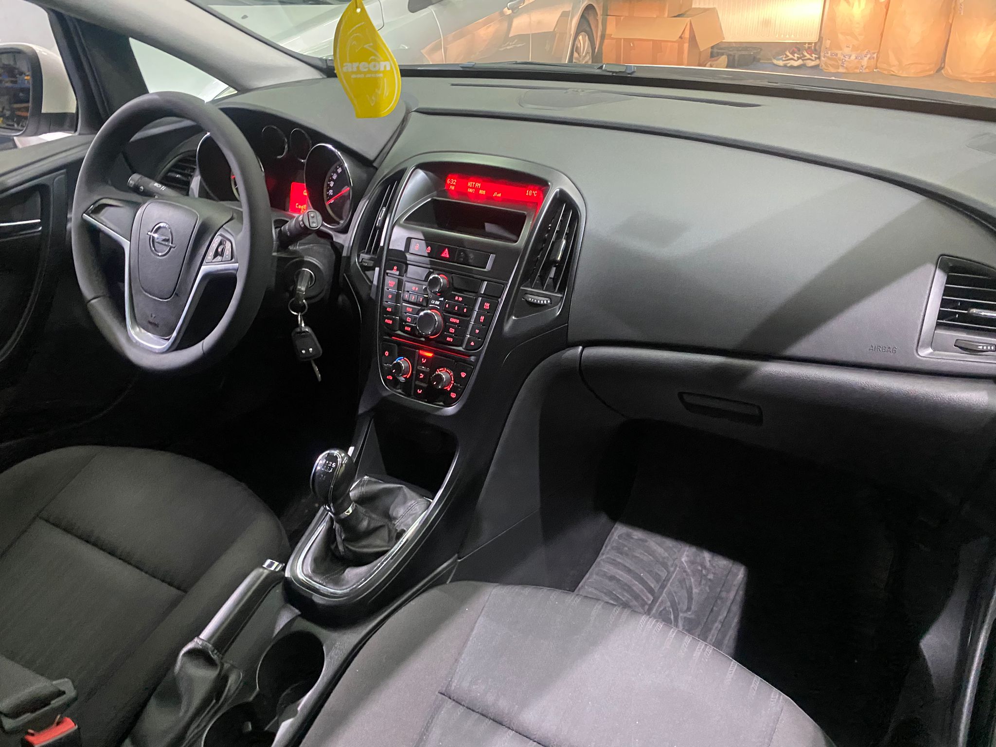 OPEL ASTRA J 1.4i, 2012 GODINA, 80000 KM PREŠLA