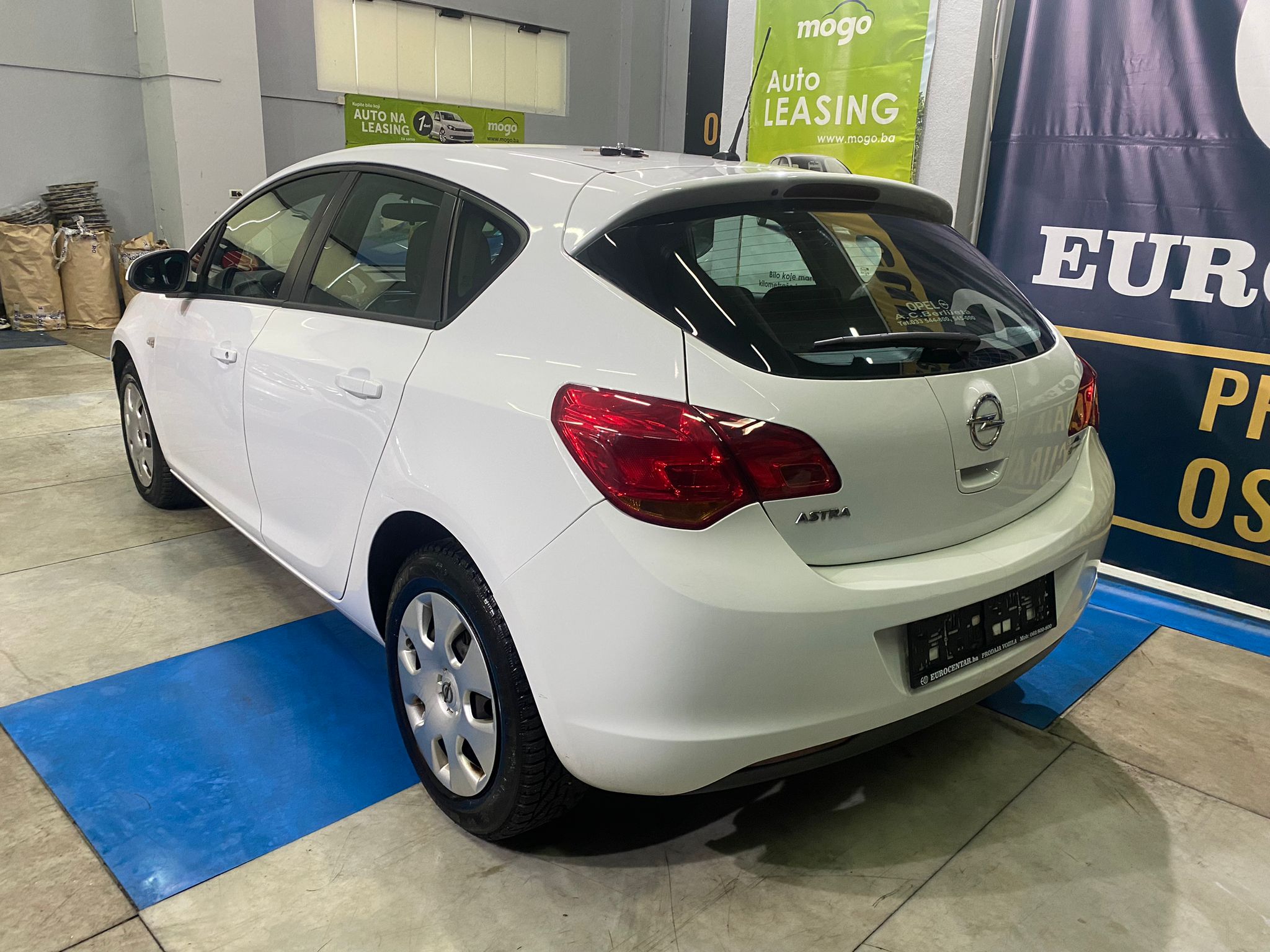 OPEL ASTRA J 1.4i, 2012 GODINA, 80000 KM PREŠLA