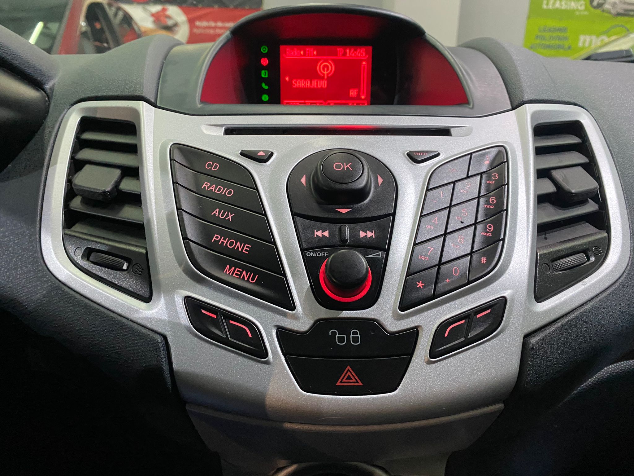 FORD FIESTA 1.6 TDCI, 2011 GOD, VOLAN S KOMANDAMA