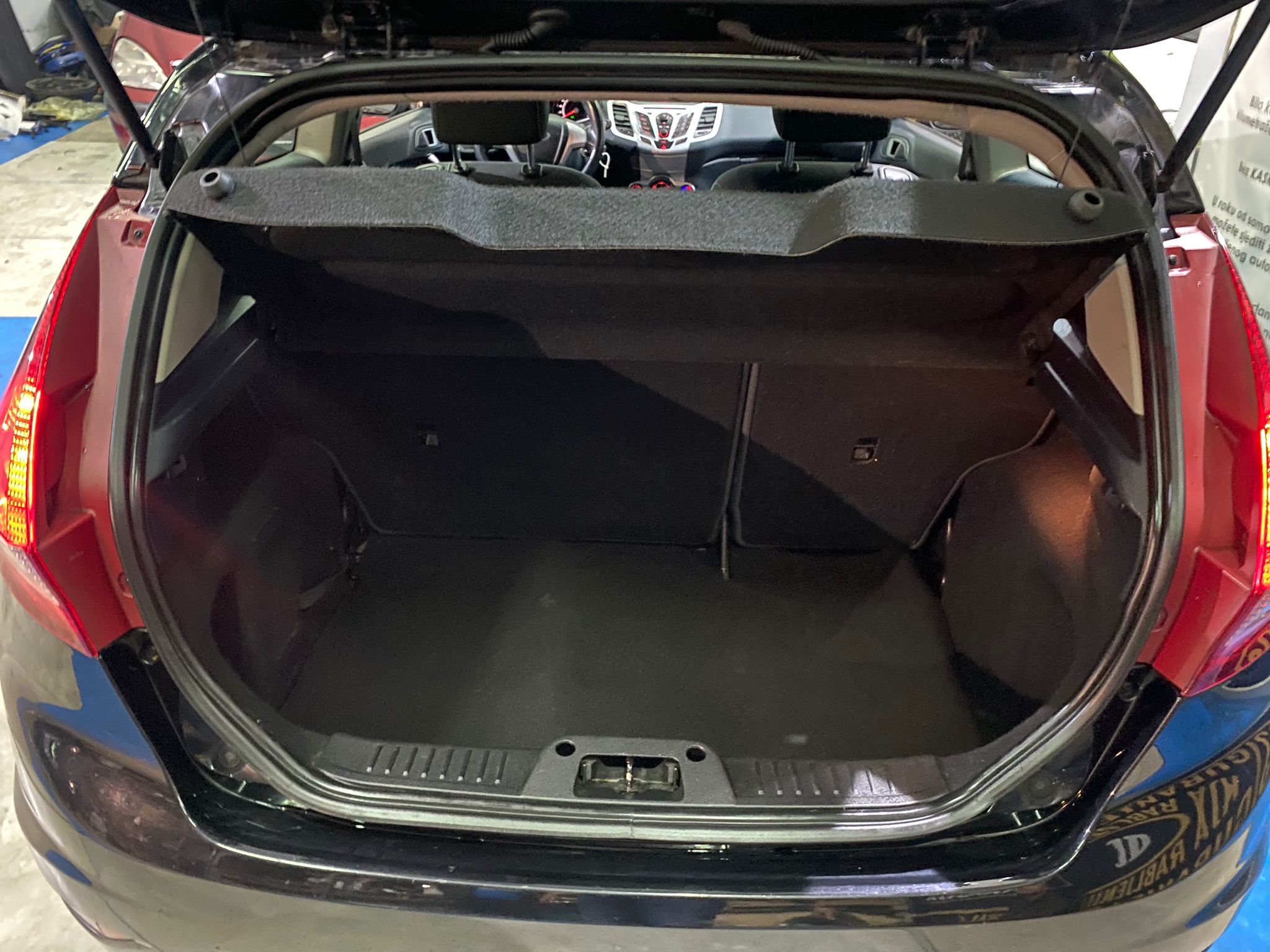 FORD FIESTA 1.6 TDCI, 2011 GOD, VOLAN S KOMANDAMA