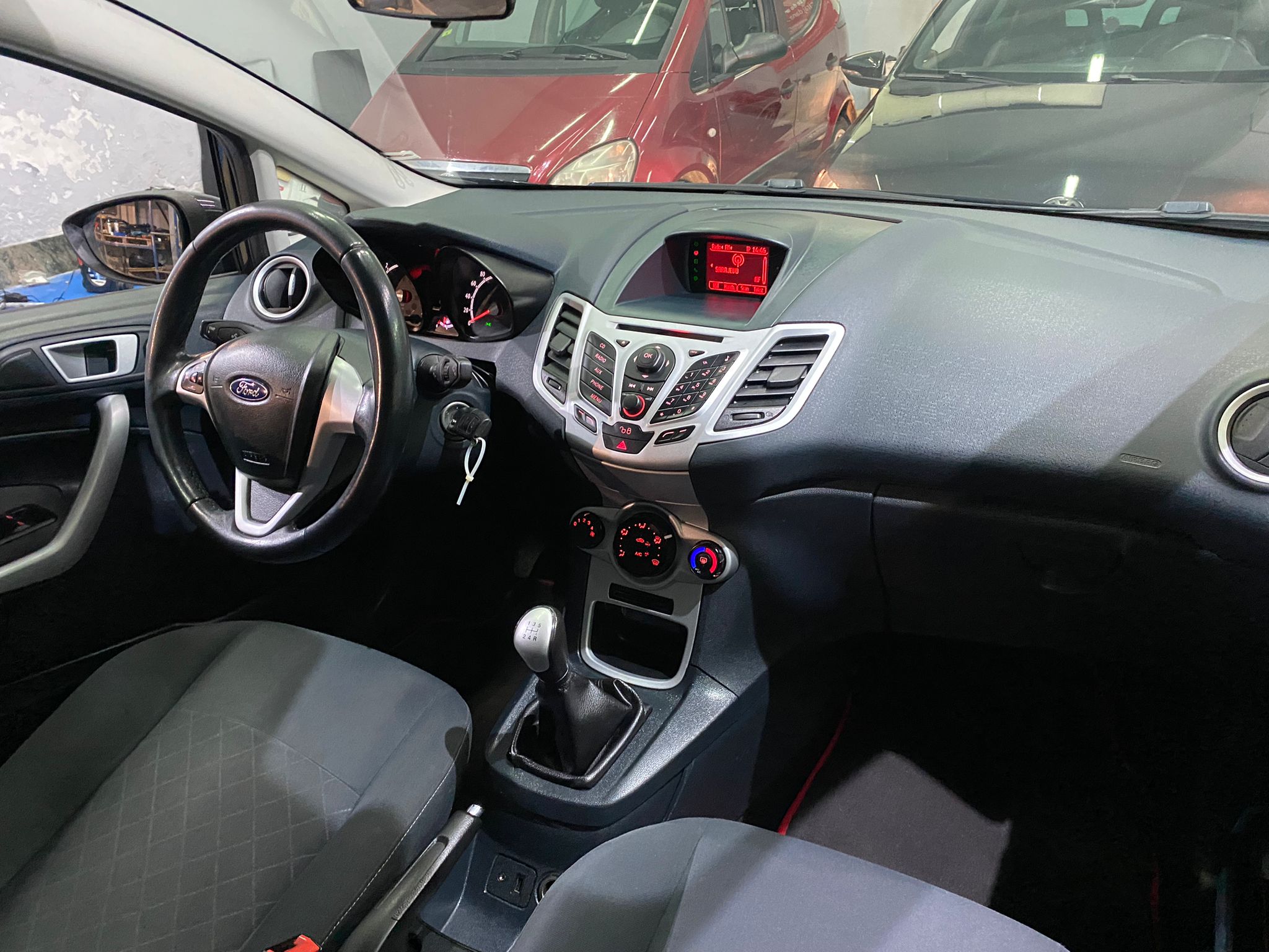 FORD FIESTA 1.6 TDCI, 2011 GOD, VOLAN S KOMANDAMA