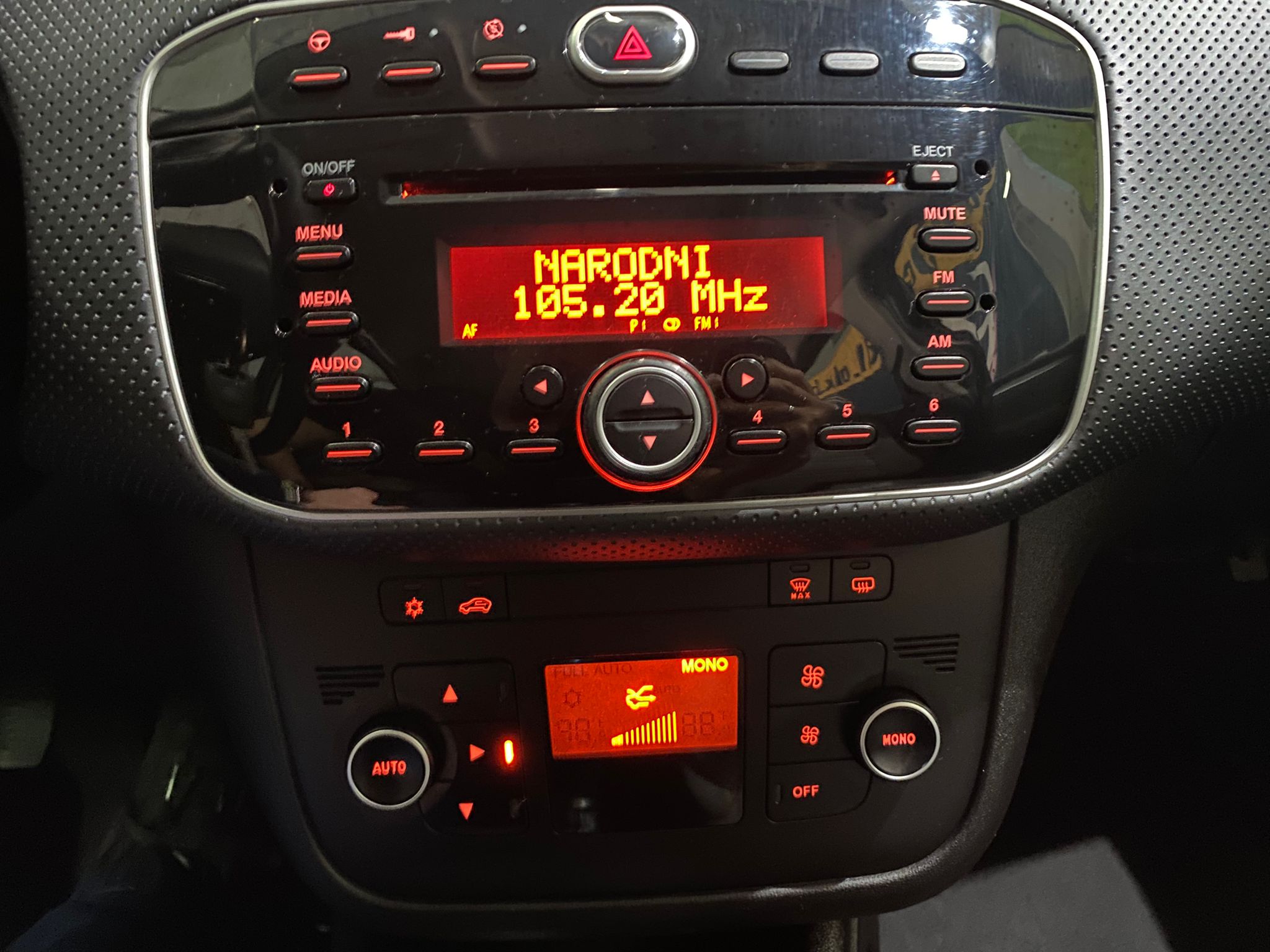 FIAT PUNTO EVO 1.3 mJET, 2011 GODINA, DIGITALNA KLIMA