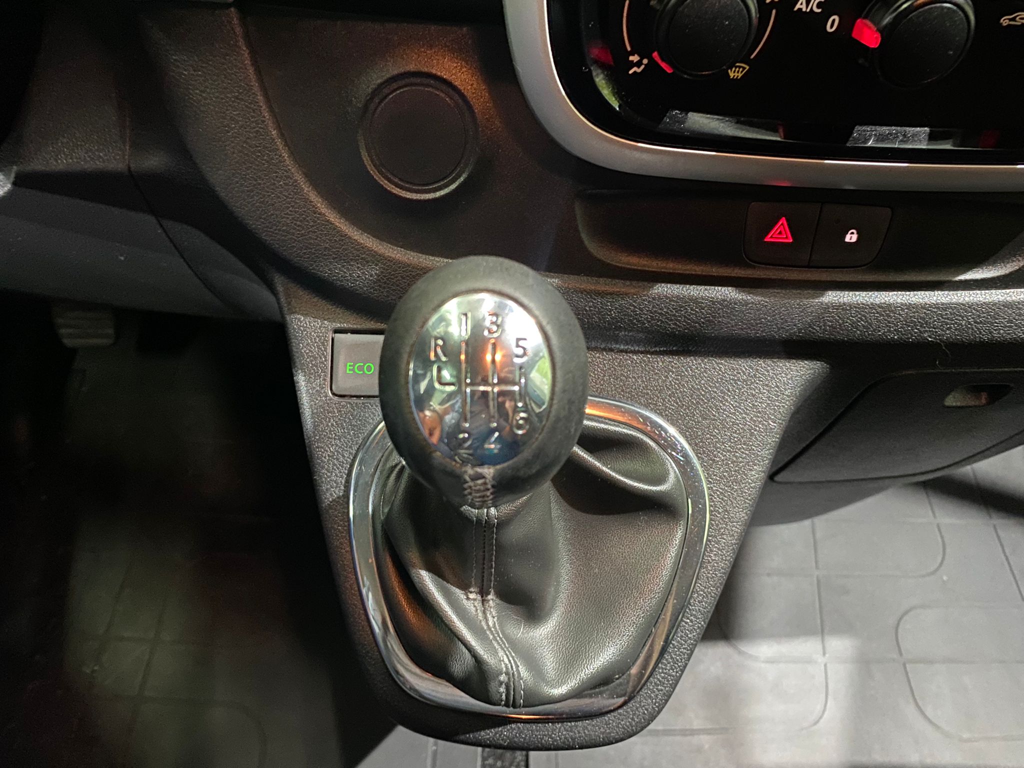 RENAULT TRAFIC 1.6 DCI, 2016 GOD, 7+1 SJED, REGISTROVAN