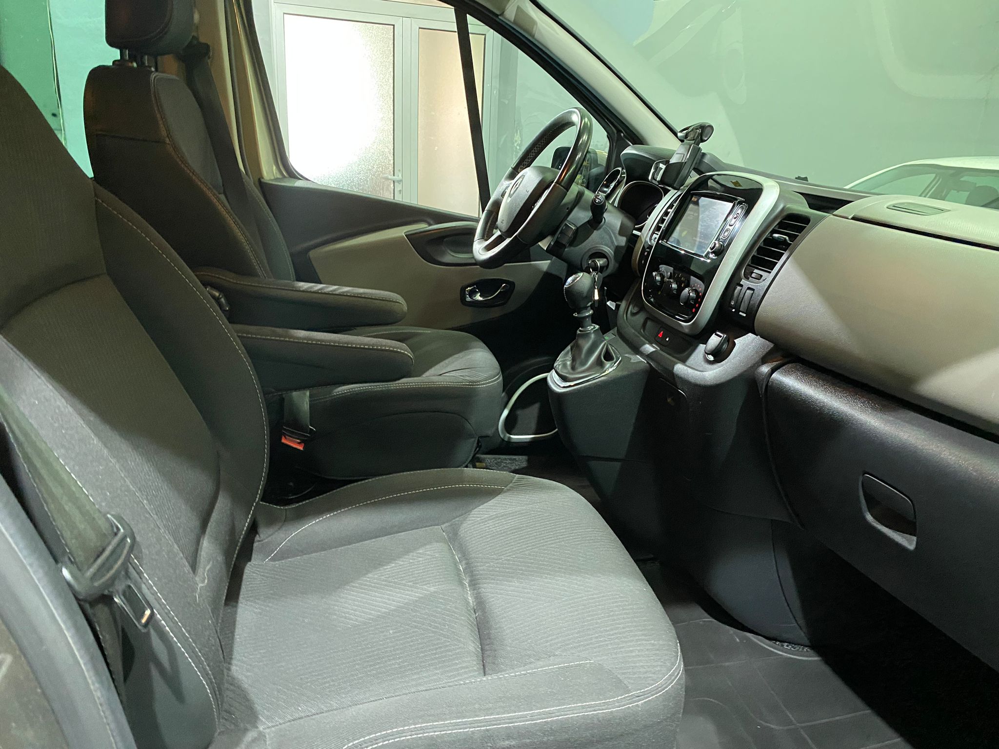 RENAULT TRAFIC 1.6 DCI, 2016 GOD, 7+1 SJED, REGISTROVAN