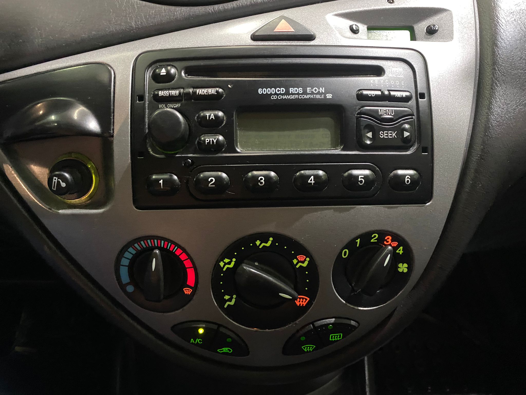 FORD FOCUS 1.8 TDCI, 2004 GODINA, KLIMA