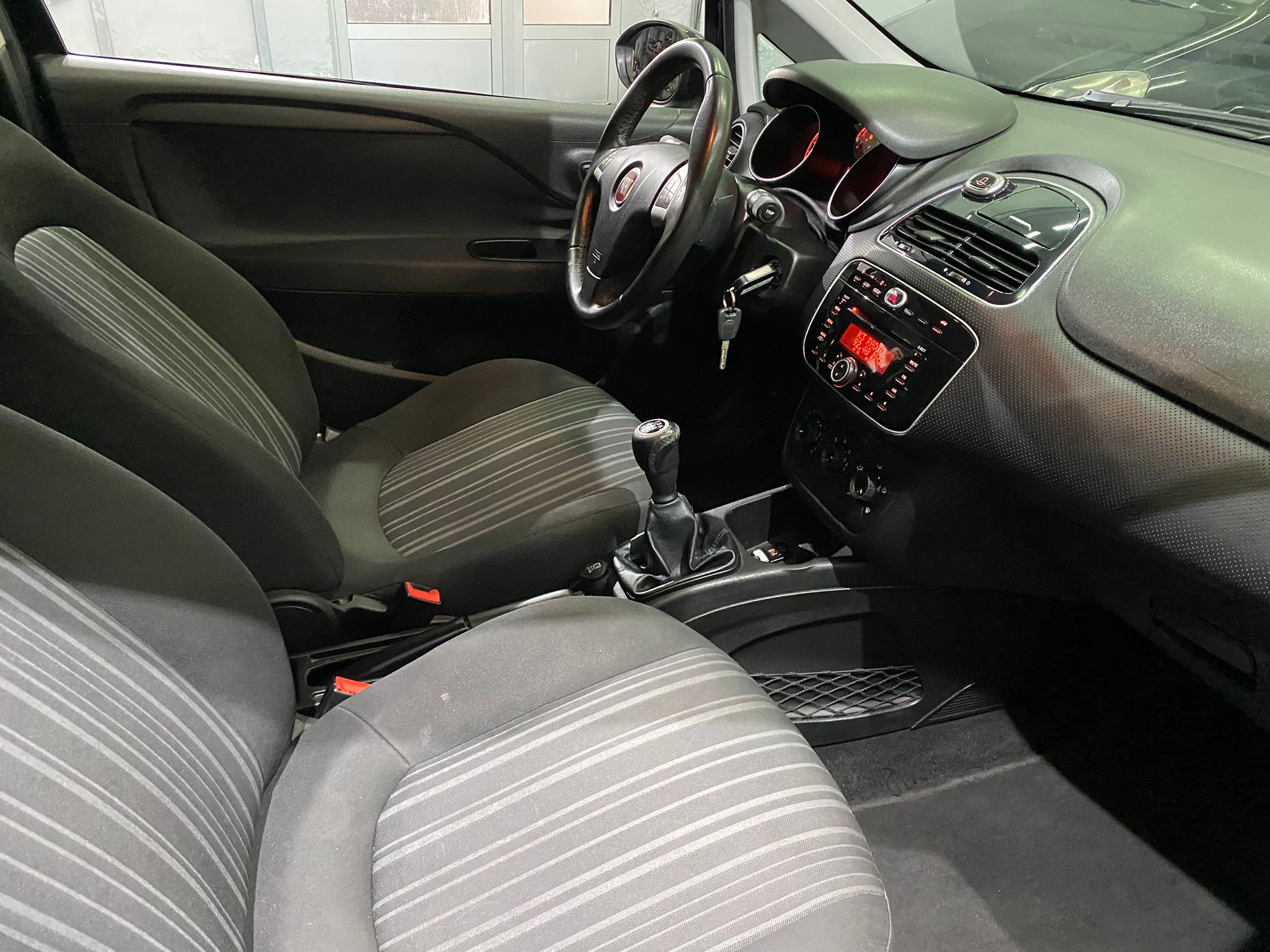 FIAT PUNTO 1.3 mJET, 2011 GOD, REGISTROVAN,ALU FELGE