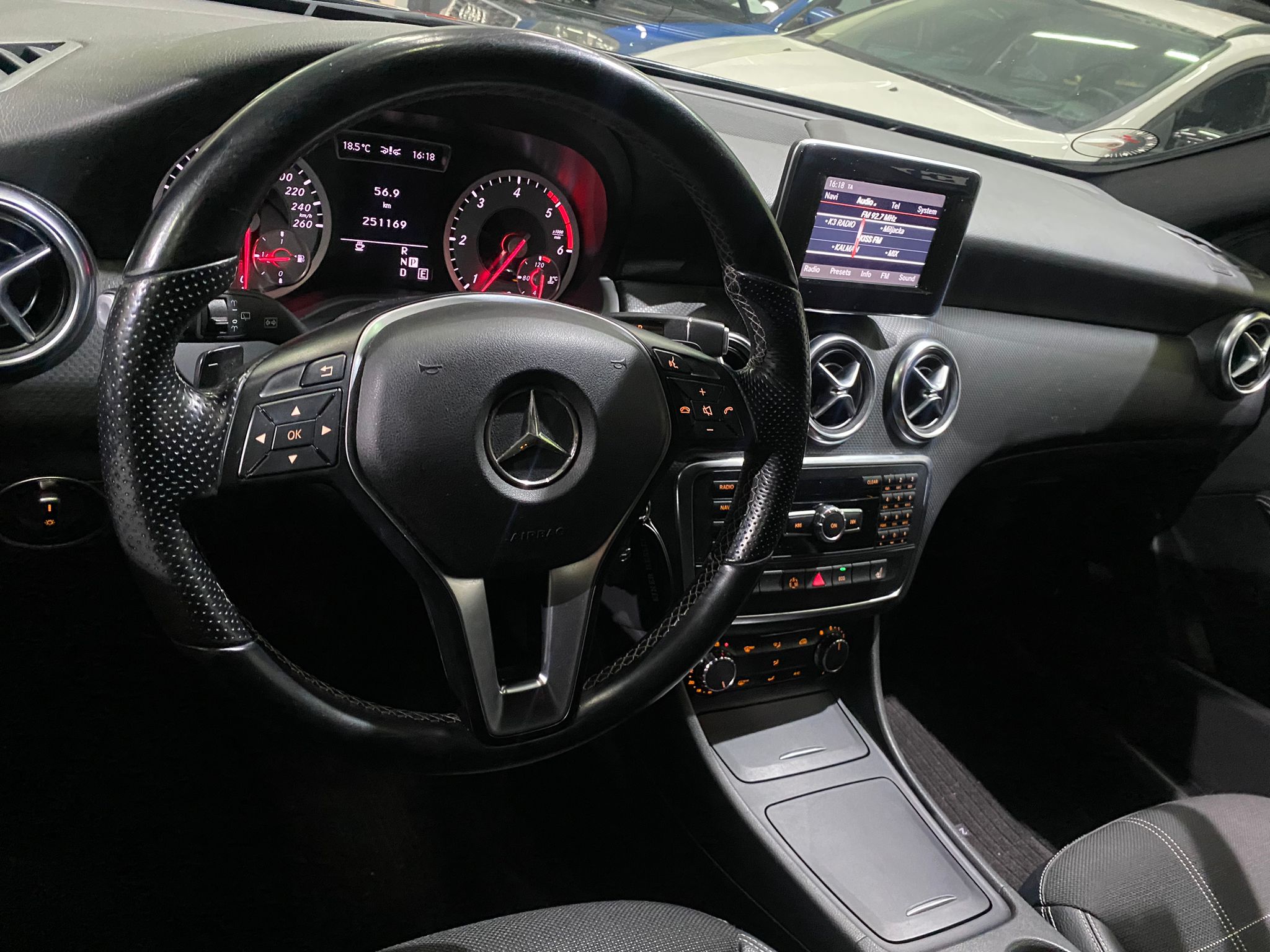 MERCEDES A180 CDI 7G TRONIC, 2013 GOD, BI-XENON