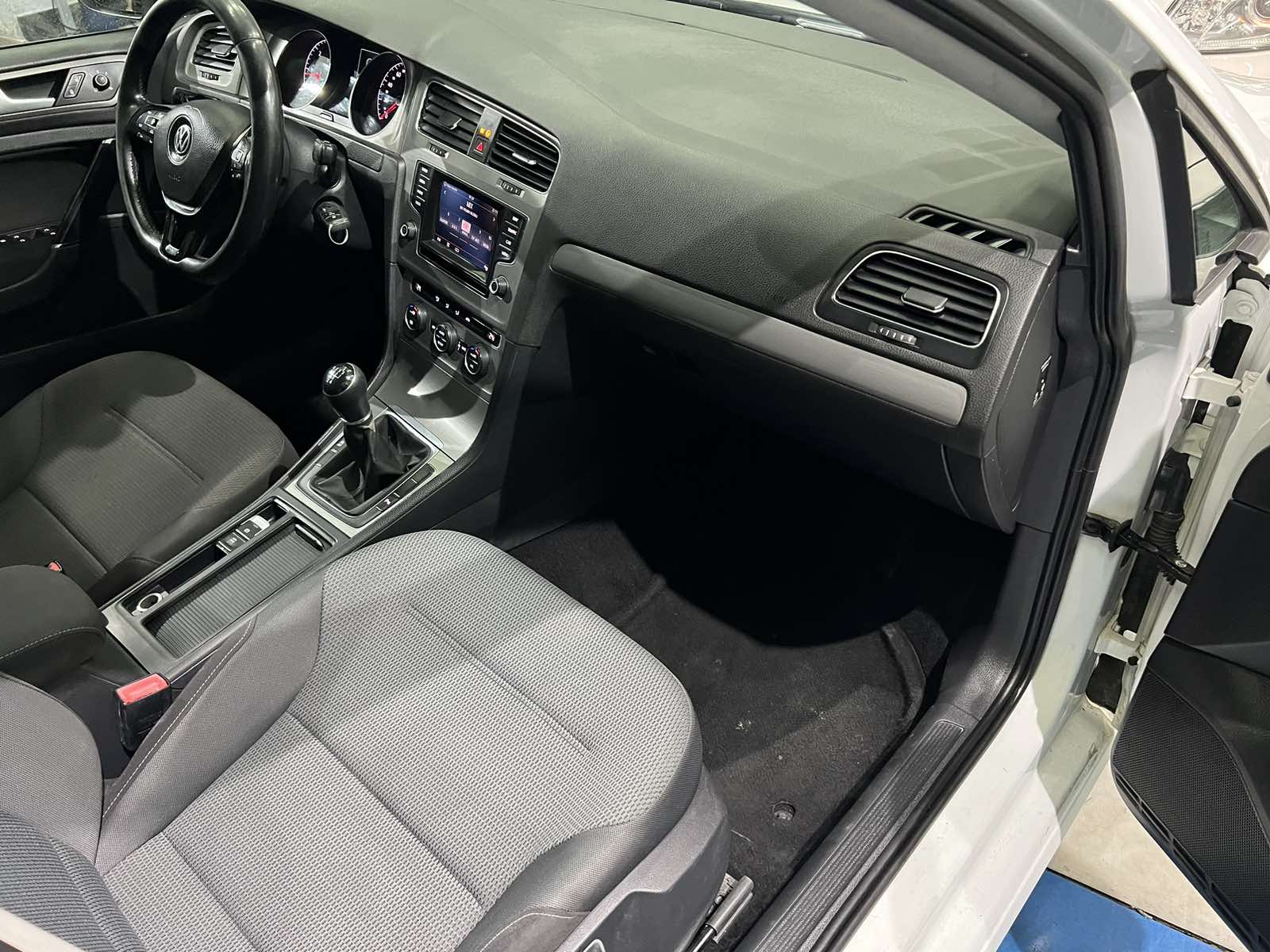 VW GOLF VII 1.6 TDI, 2014 GOD, ALU FELGE NAVIGACIJA