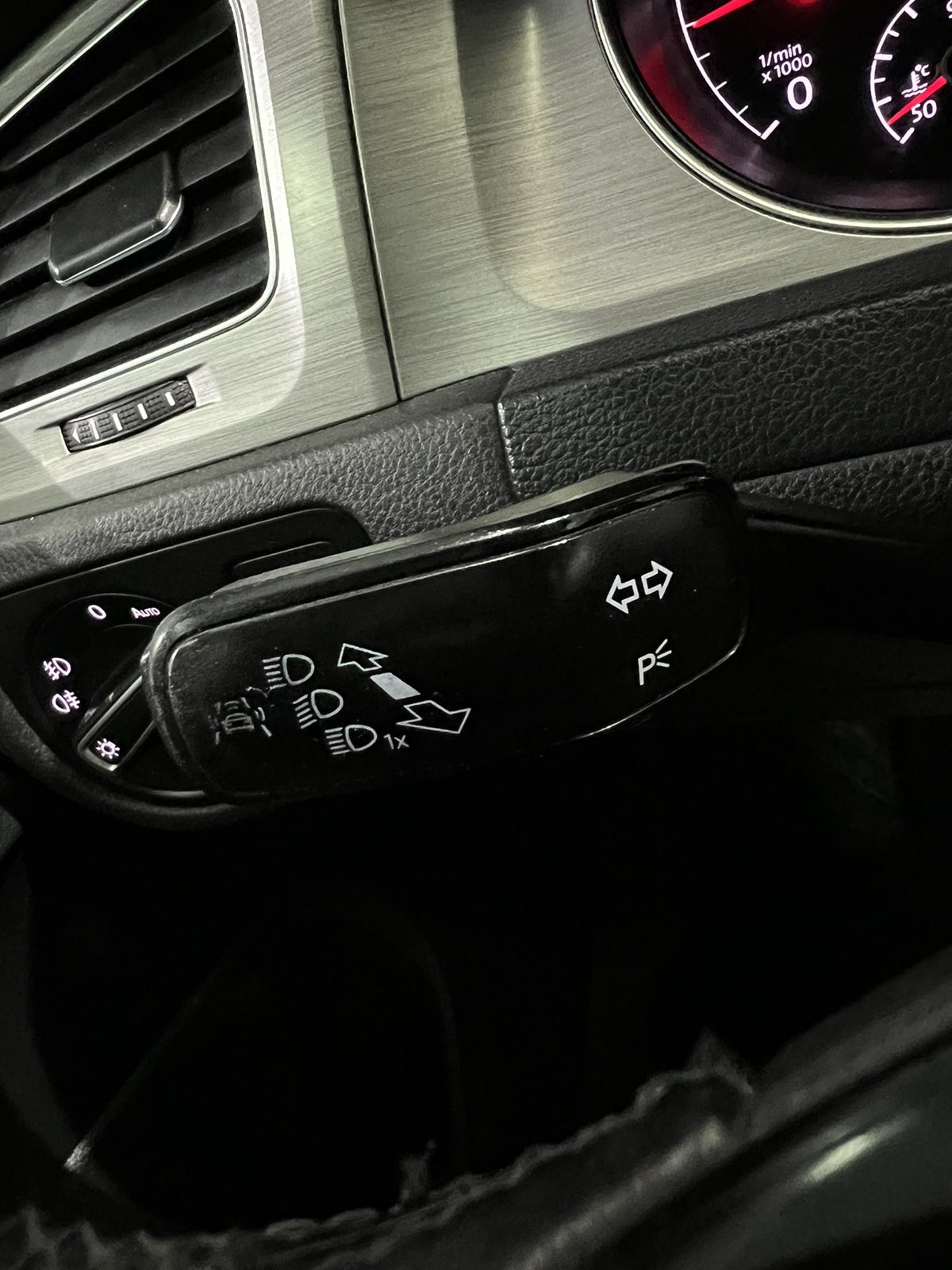 VW GOLF VII 1.6 TDI, 2014 GOD, ALU FELGE NAVIGACIJA