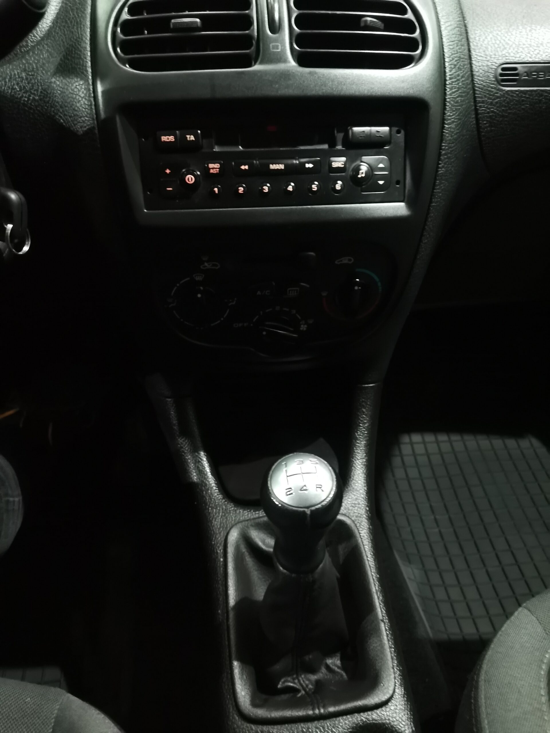 PEUGEOT 206 1.4 HDI, 2006 GODINA, REGISTROVAN,