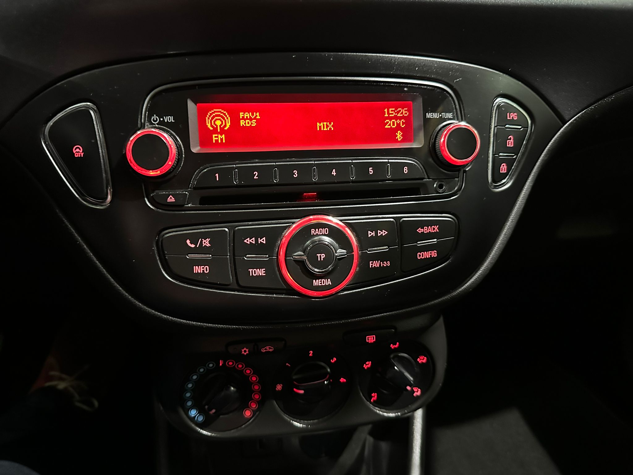 OPEL CORSA 1.4 BENZIN/LPG, 2016 GODINA, REGISTROVANA