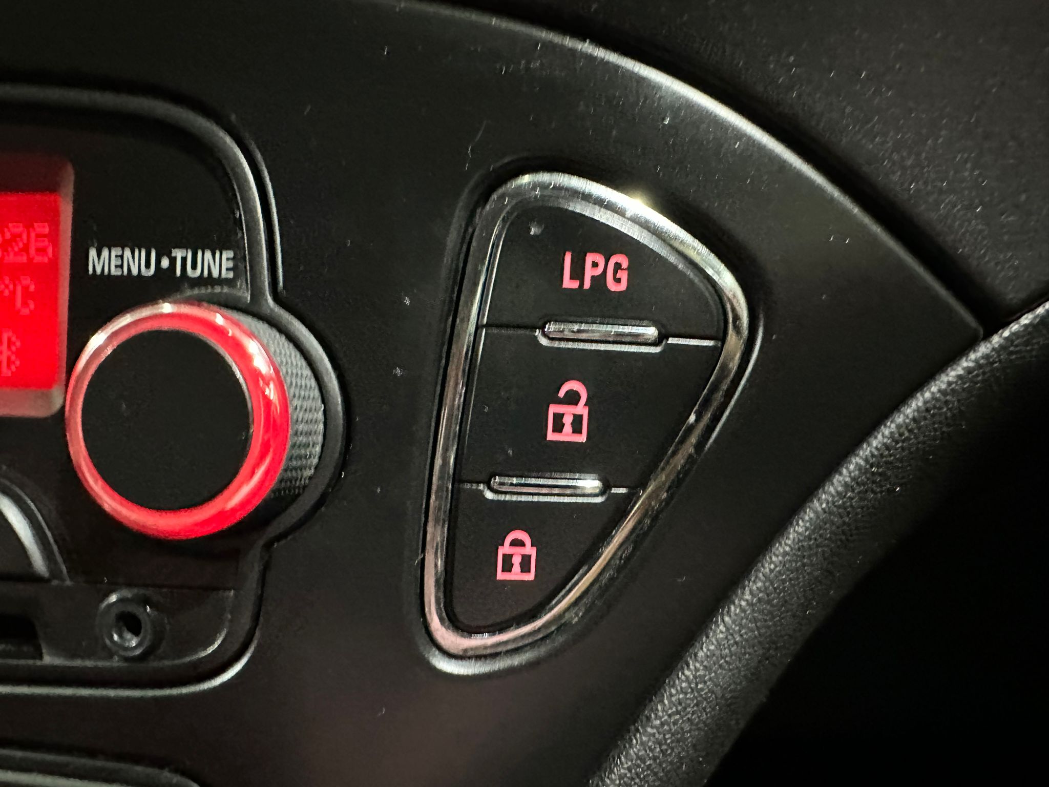 OPEL CORSA 1.4 BENZIN/LPG, 2016 GODINA, REGISTROVANA