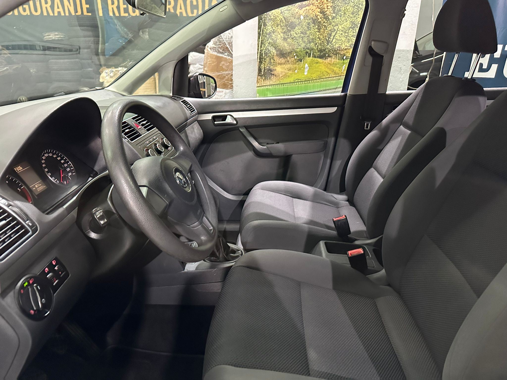 VW TOURAN 1.6 TDI TREND, 2011 GODINA, KLIMA , ALU FELGE