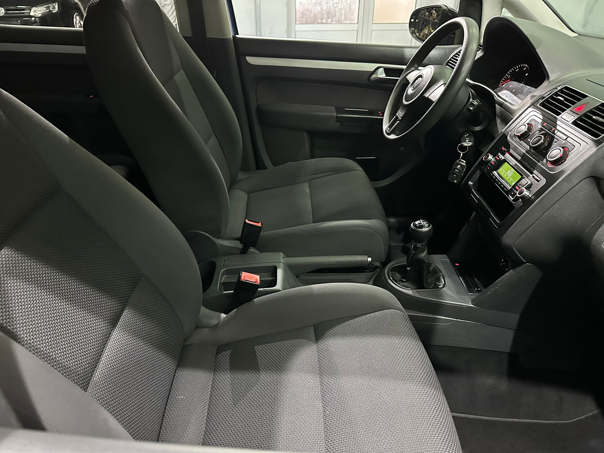 VW TOURAN 1.6 TDI TREND, 2011 GODINA, KLIMA , ALU FELGE