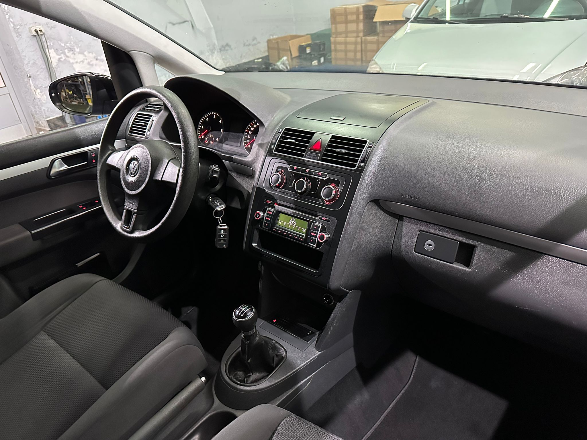 VW TOURAN 1.6 TDI TREND, 2011 GODINA, KLIMA , ALU FELGE