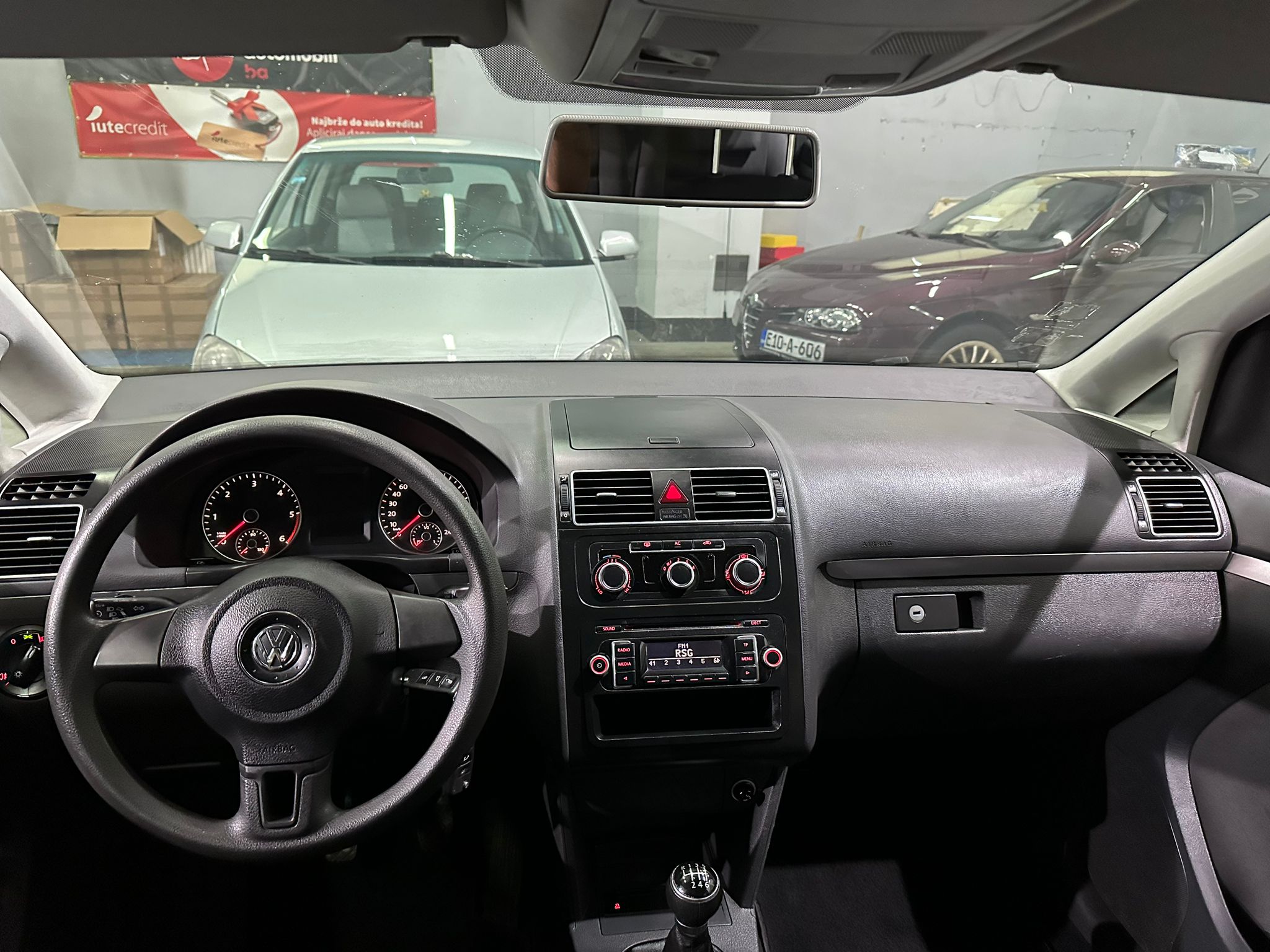 VW TOURAN 1.6 TDI TREND, 2011 GODINA, KLIMA , ALU FELGE