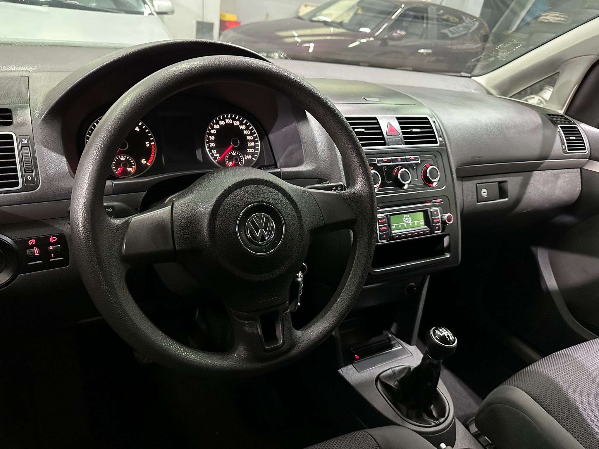 VW TOURAN 1.6 TDI TREND, 2011 GODINA, KLIMA , ALU FELGE