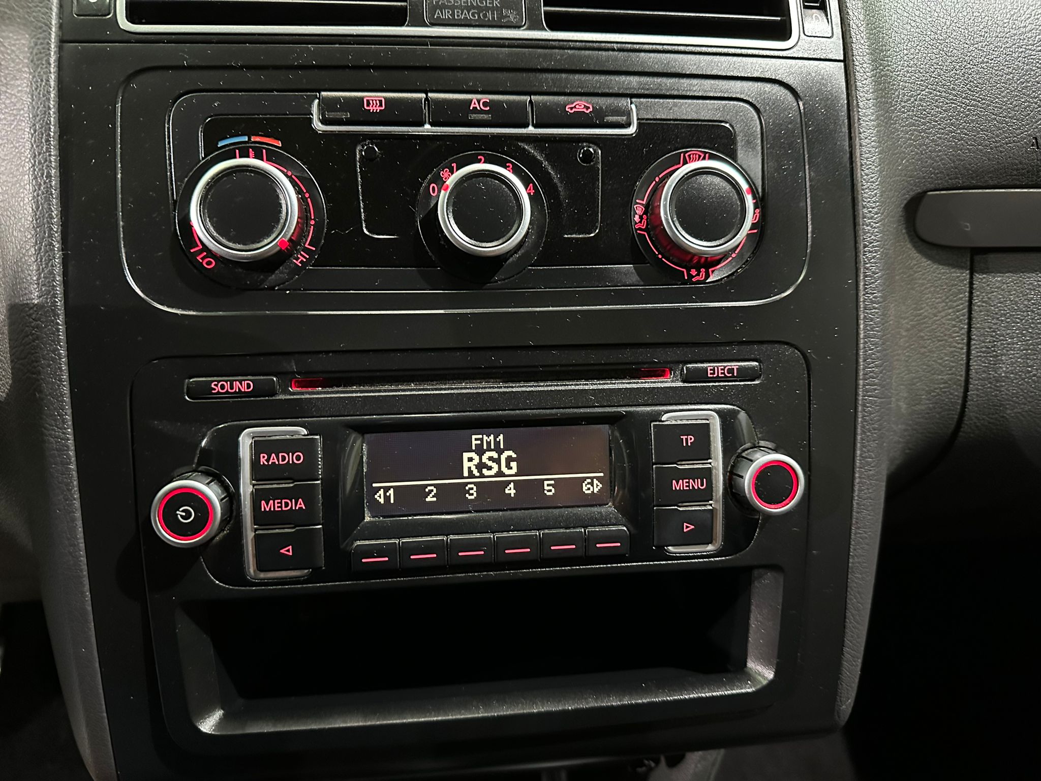 VW TOURAN 1.6 TDI TREND, 2011 GODINA, KLIMA , ALU FELGE