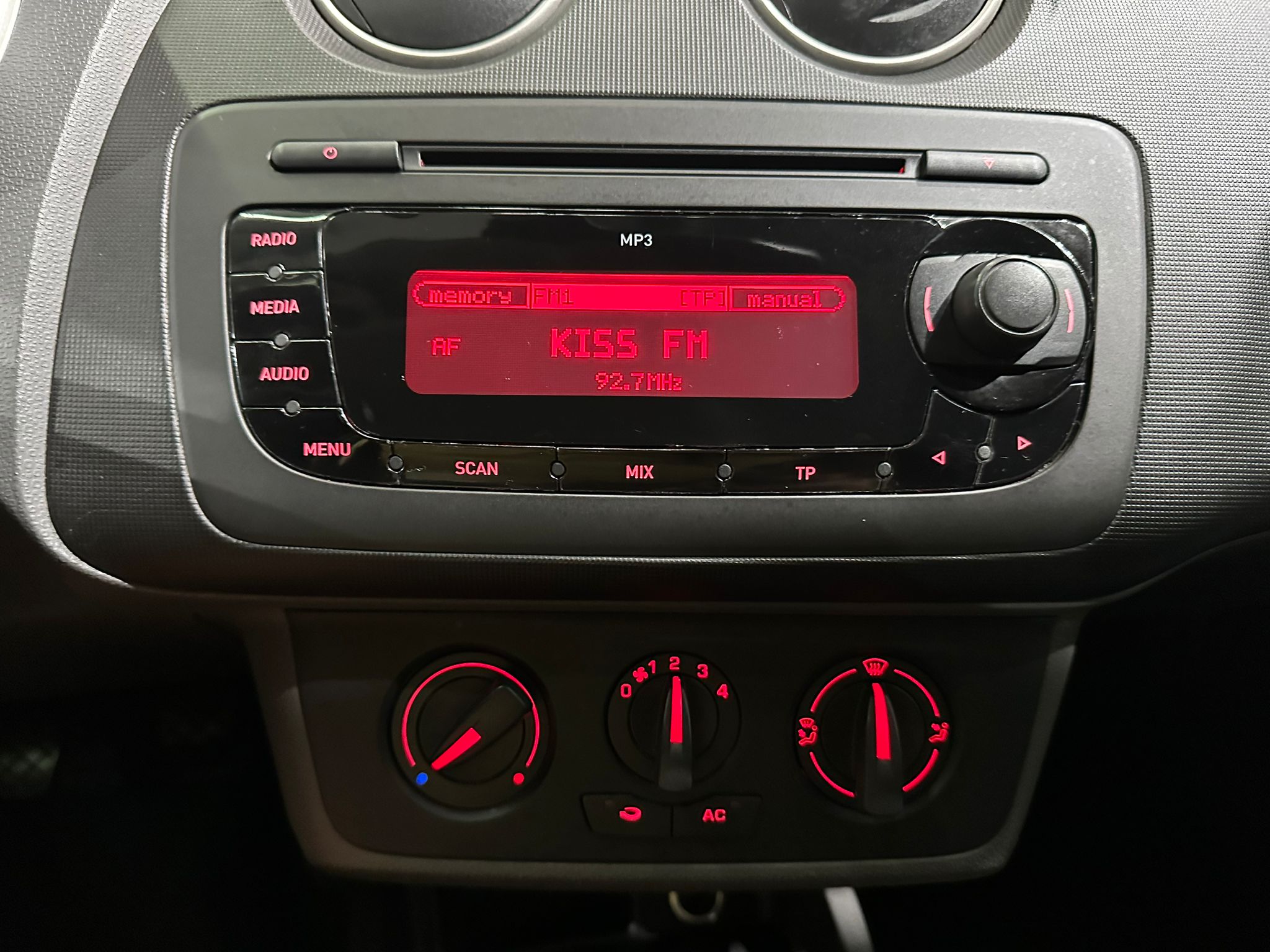 SEAT IBIZA 1.2 TDI, 2011 GOD, ALU FELGE, PARK SENZORI