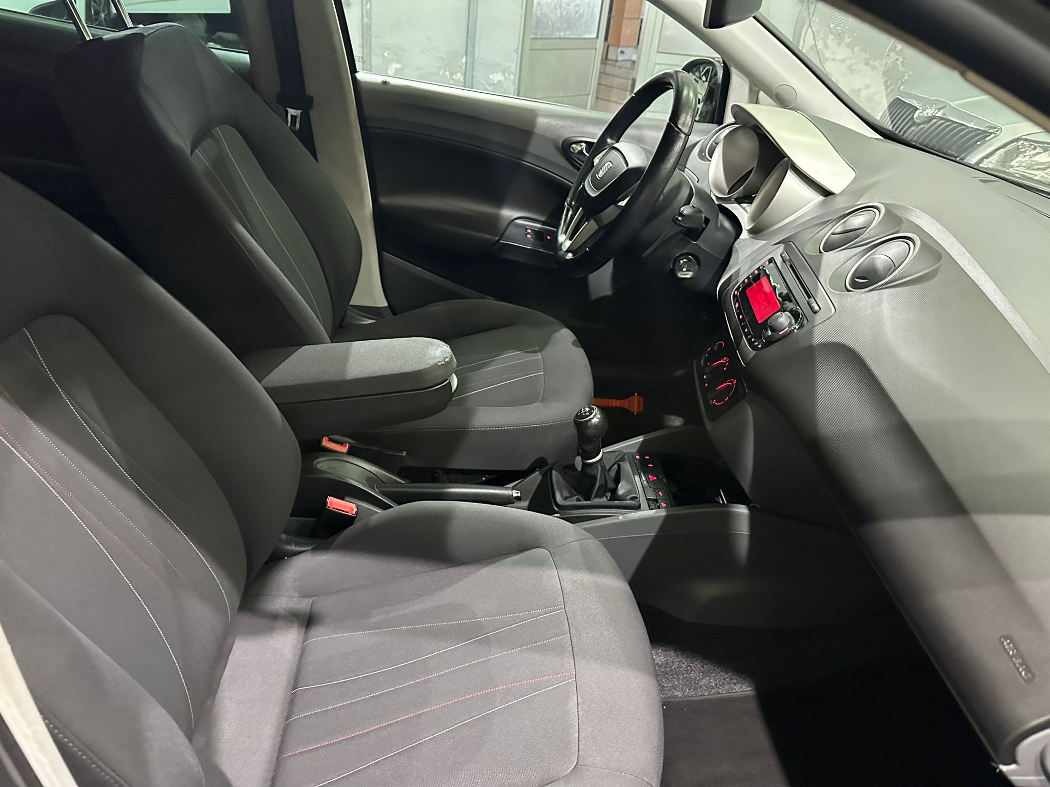 SEAT IBIZA 1.2 TDI, 2011 GOD, ALU FELGE, PARK SENZORI