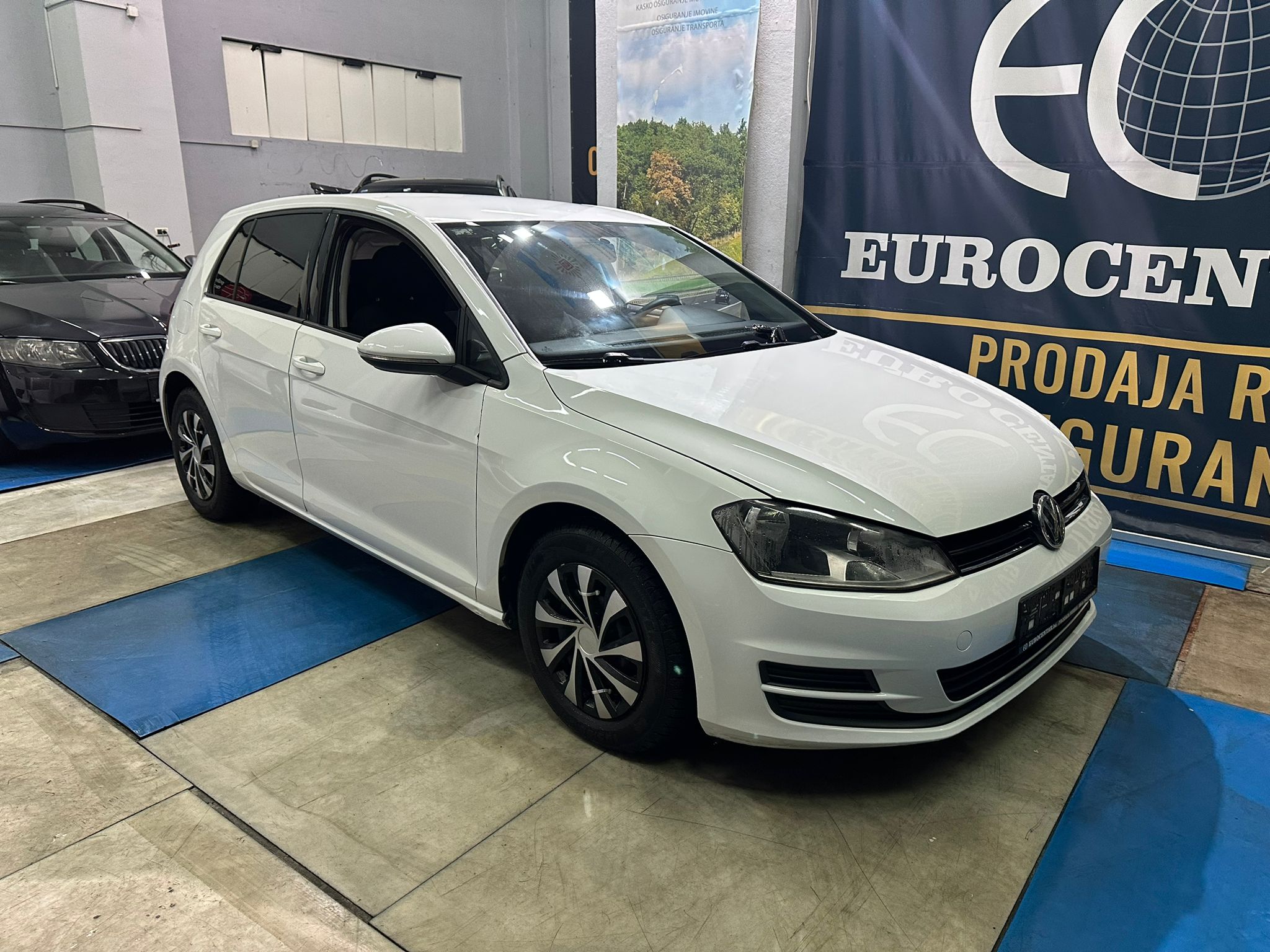 VW GOLF 2014 GOD, 1.6 TDI BLUEMOTION,3 KLJUČA,ZIMSKE