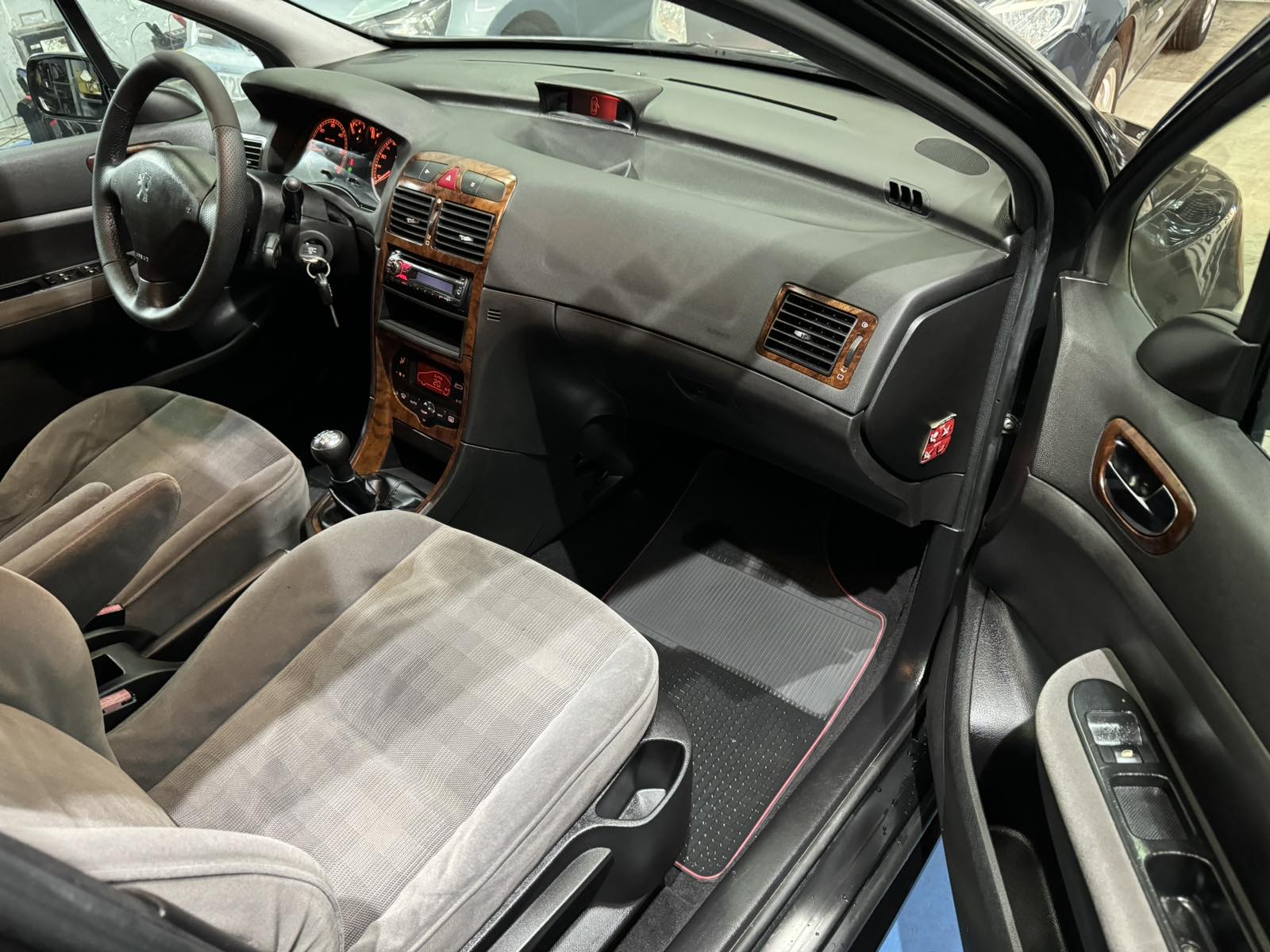 PEUGEOT 307 2.0 HDI, 2001 GODINA, KLIMA,2 KLJUČA