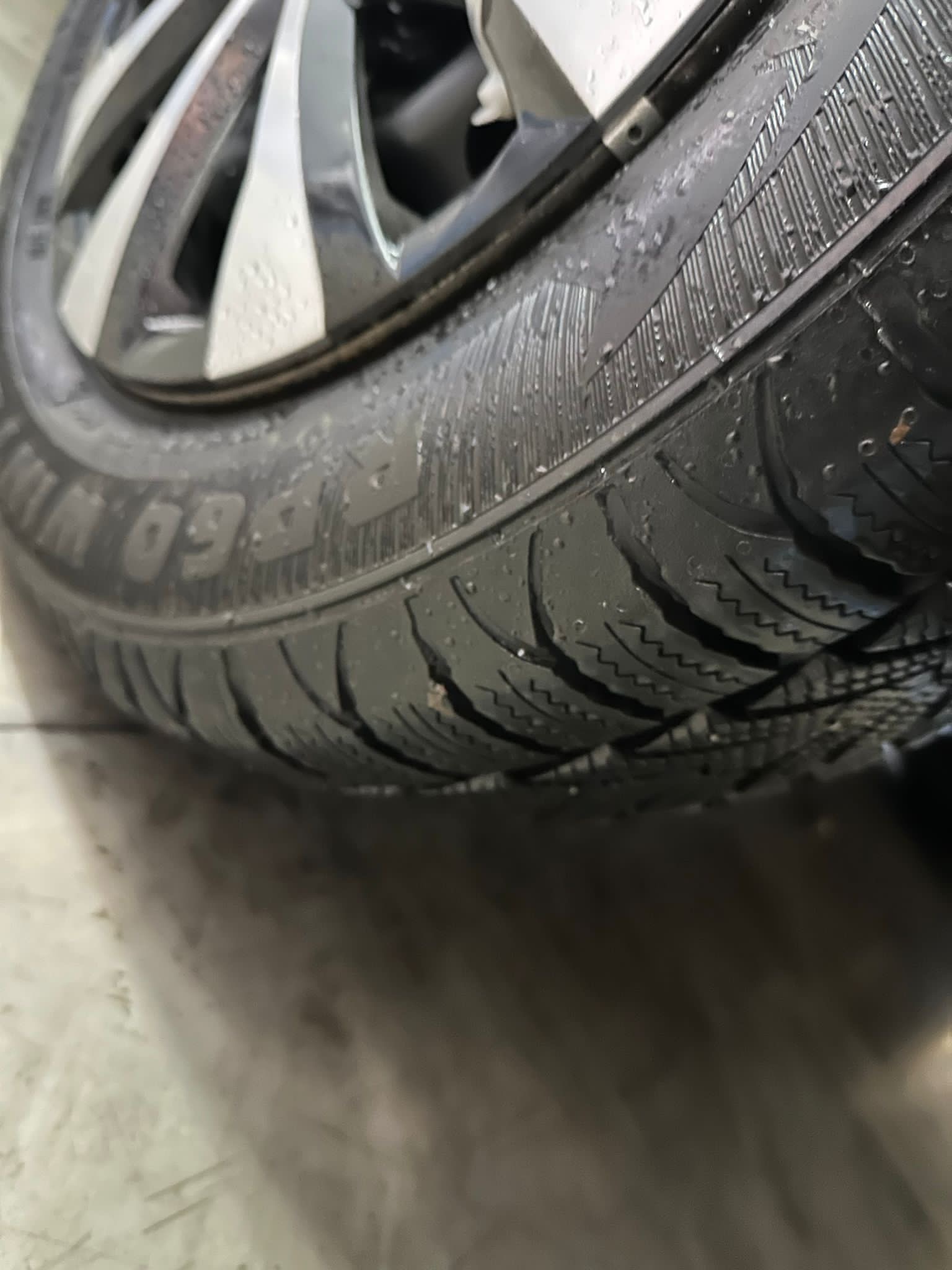 VW GOLF 2014 GOD, 1.6 TDI BLUEMOTION,3 KLJUČA,ZIMSKE