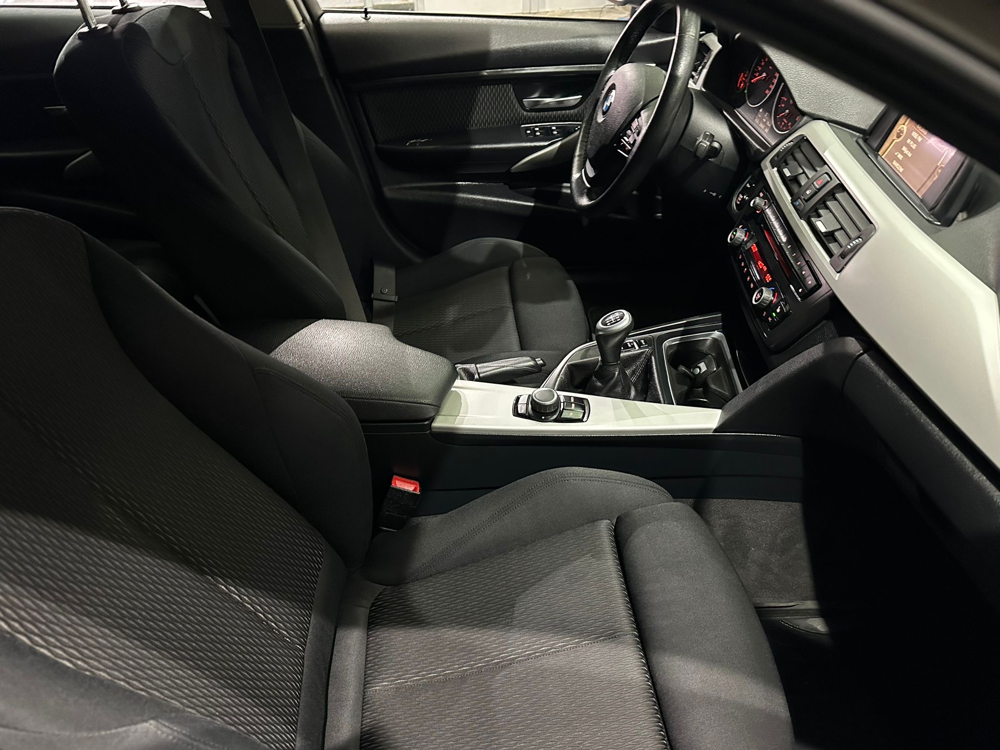 BMW 320d , 2012 GODINA, XENONI, ALU FELGE