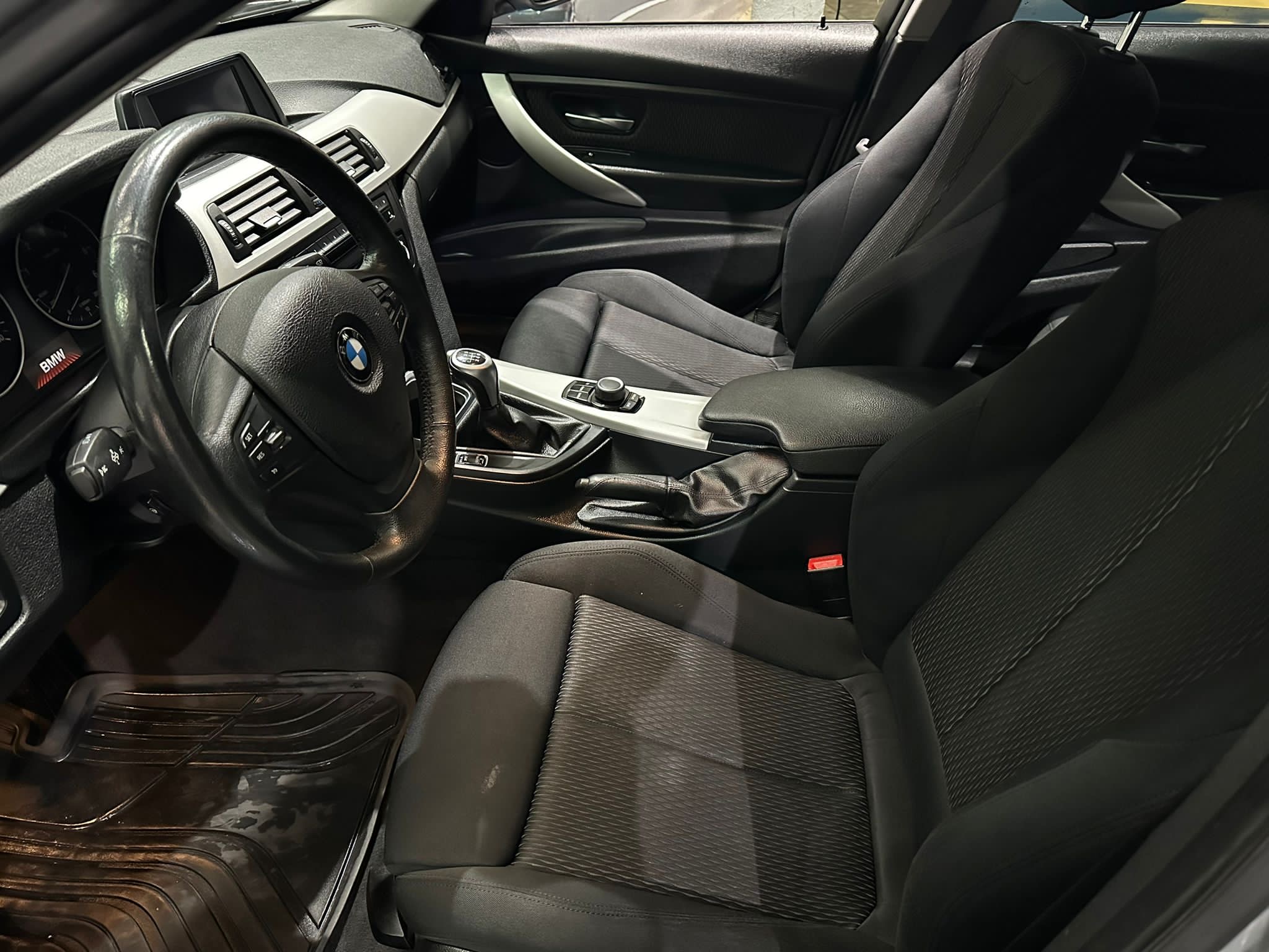 BMW 320d , 2012 GODINA, XENONI, ALU FELGE