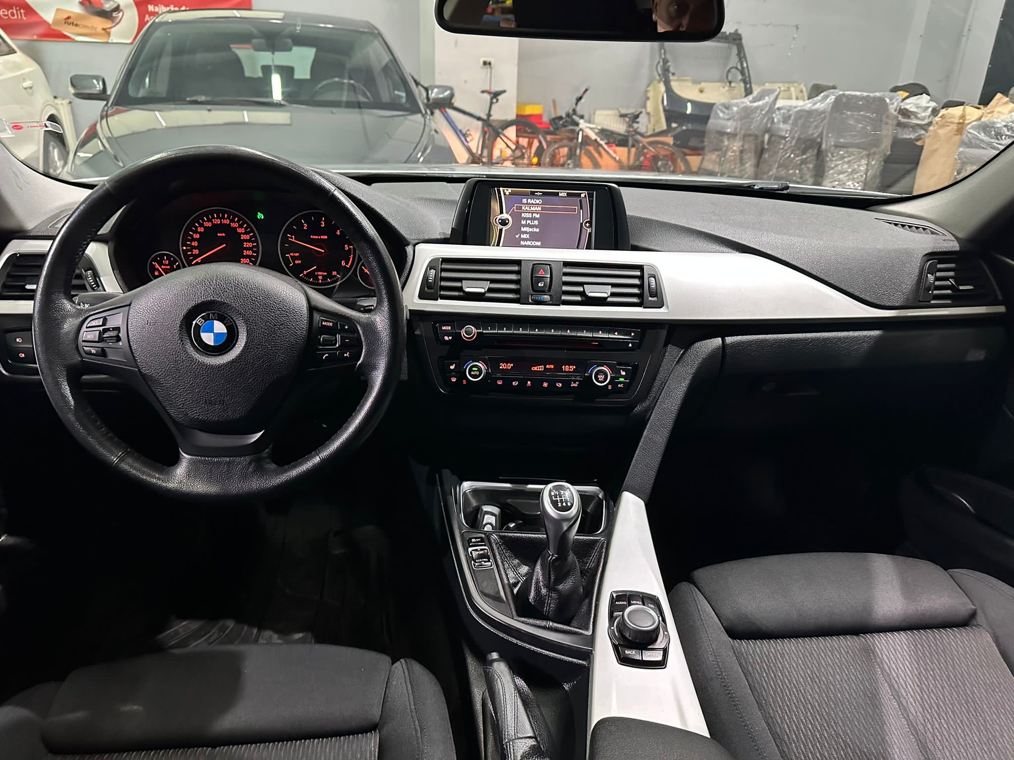 BMW 320d , 2012 GODINA, XENONI, ALU FELGE
