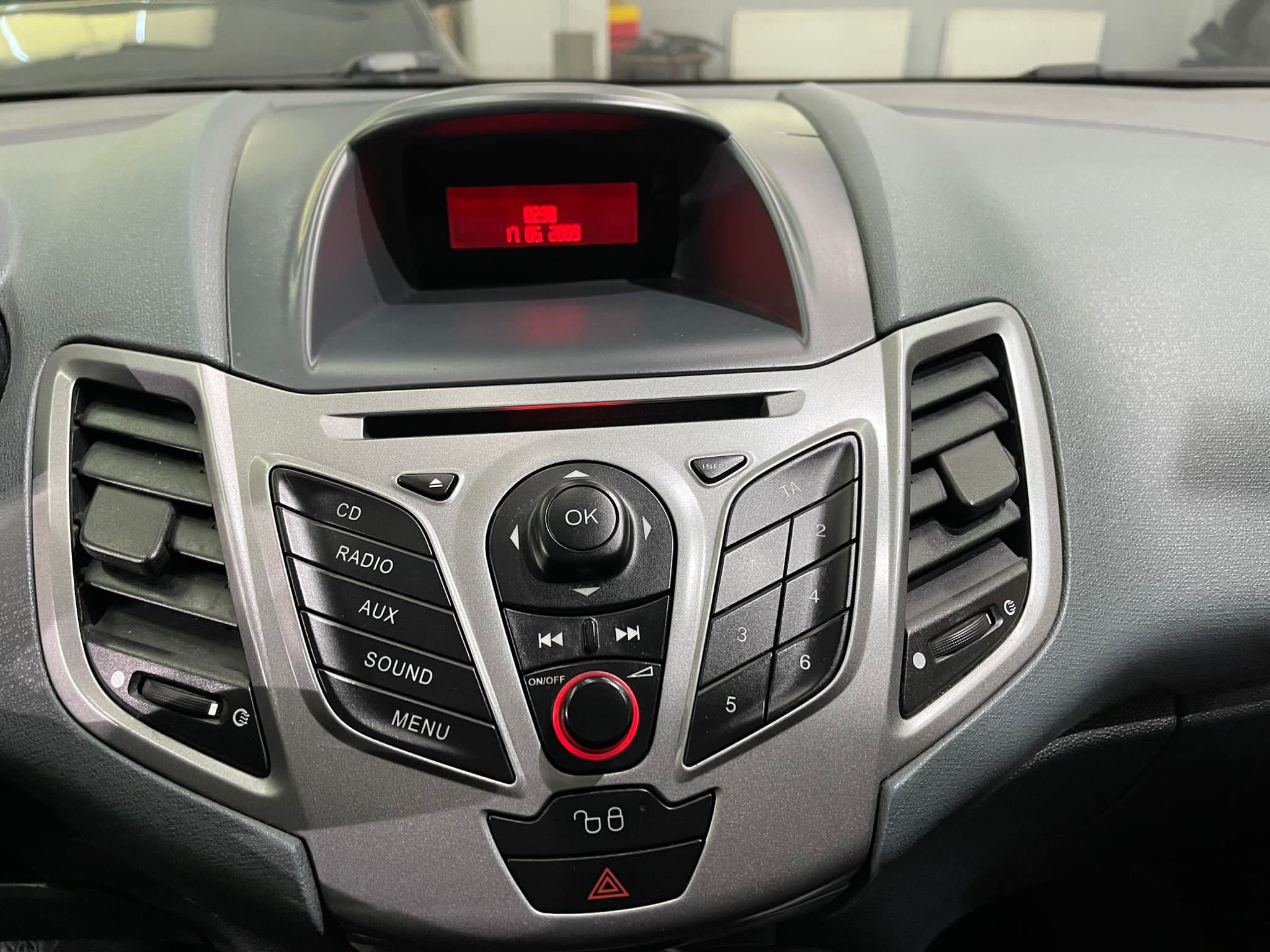 FORD FIESTA 1.2L DOHC ,LPG, 2009 GOD, REGISTROVAN