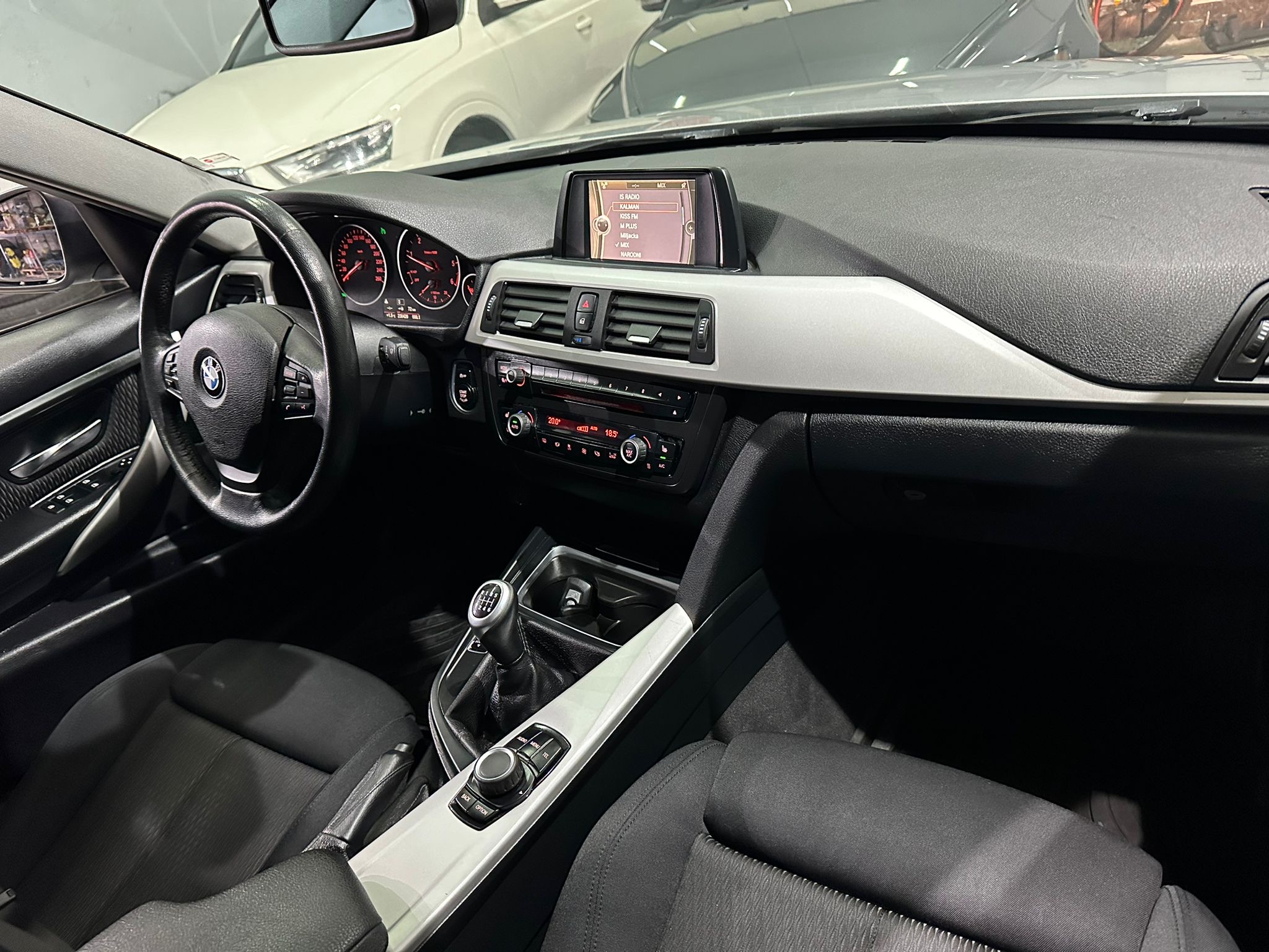 BMW 320d , 2012 GODINA, XENONI, ALU FELGE