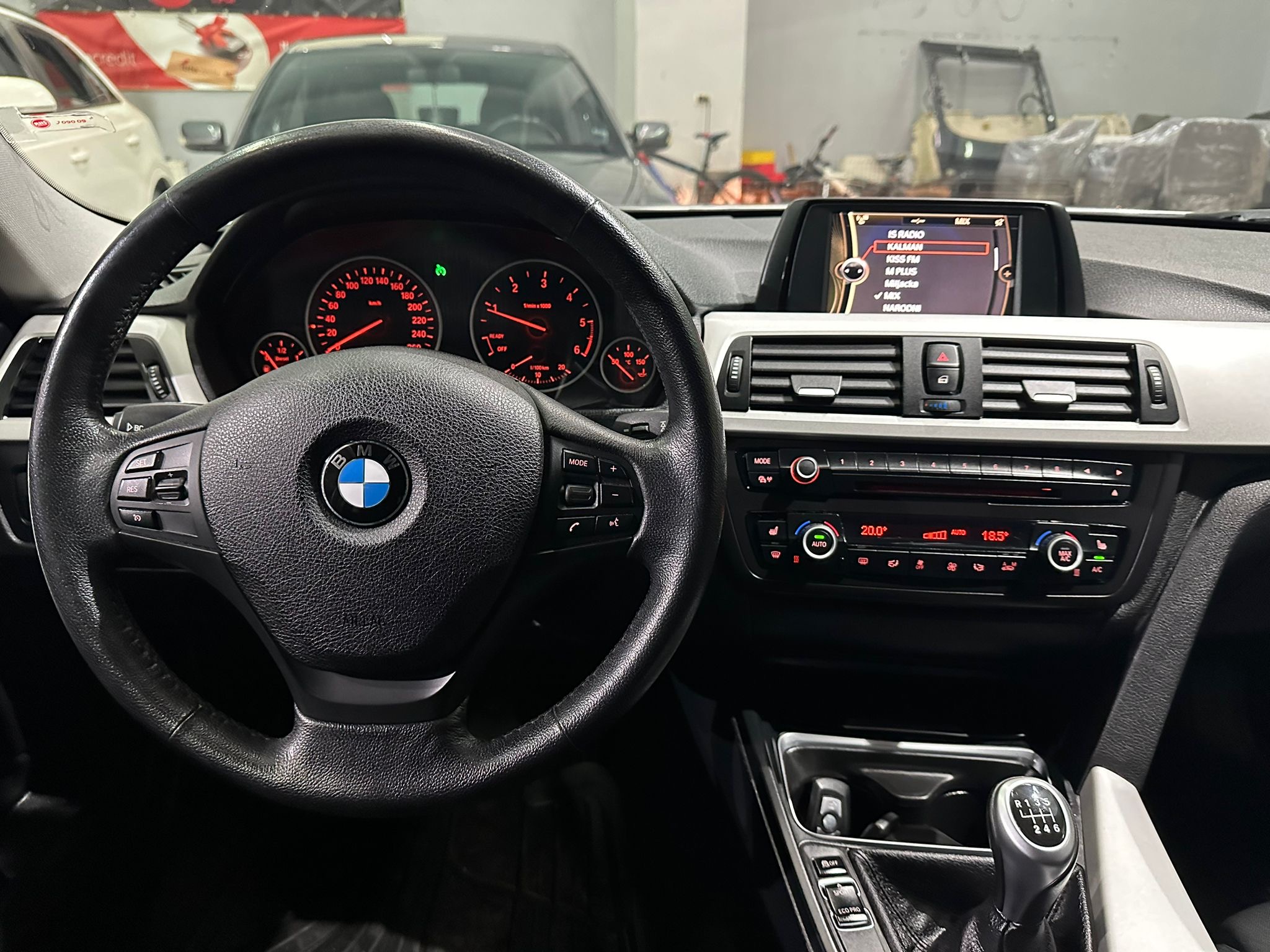 BMW 320d , 2012 GODINA, XENONI, ALU FELGE