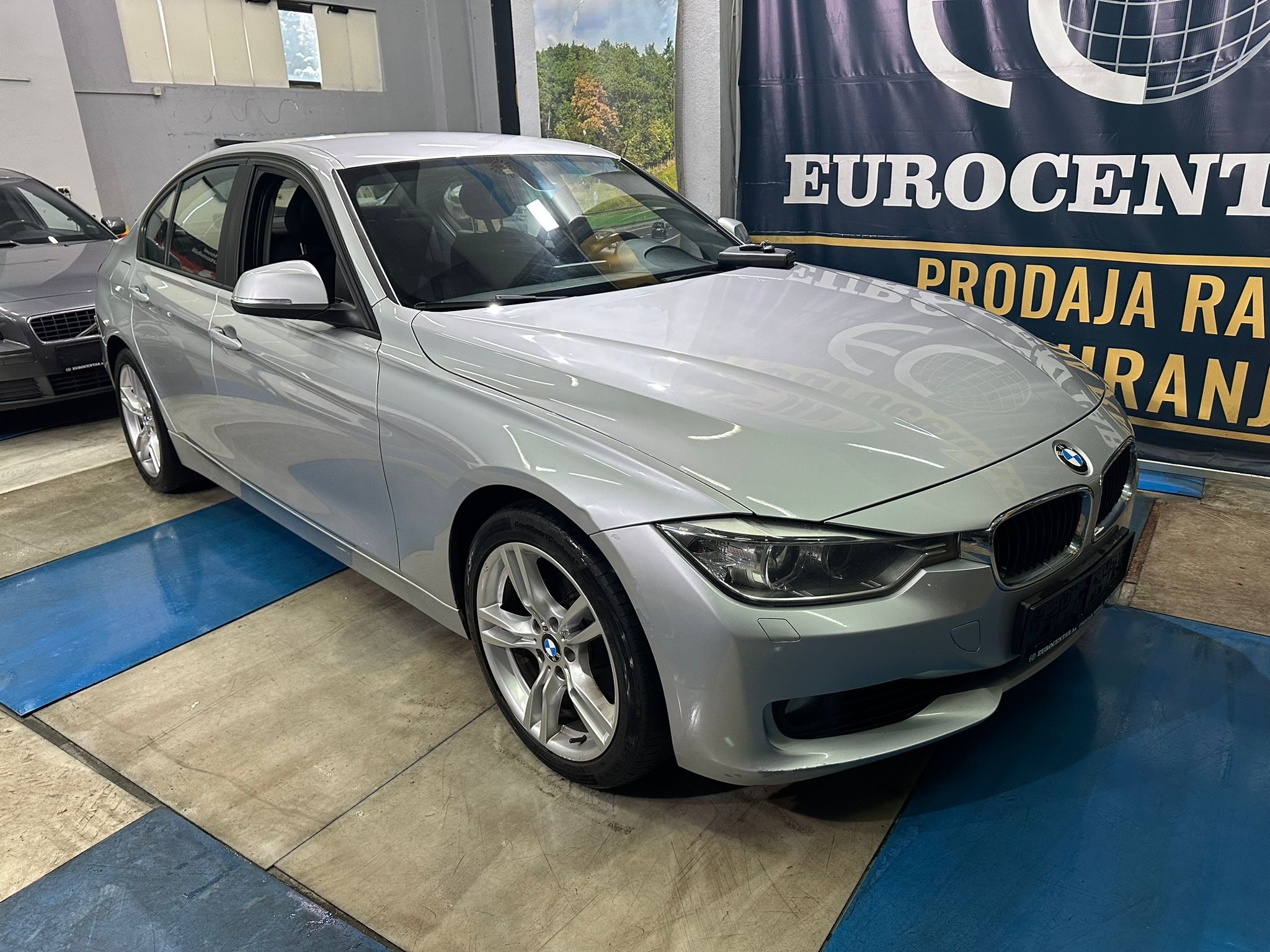 BMW 320d , 2012 GODINA, XENONI, ALU FELGE