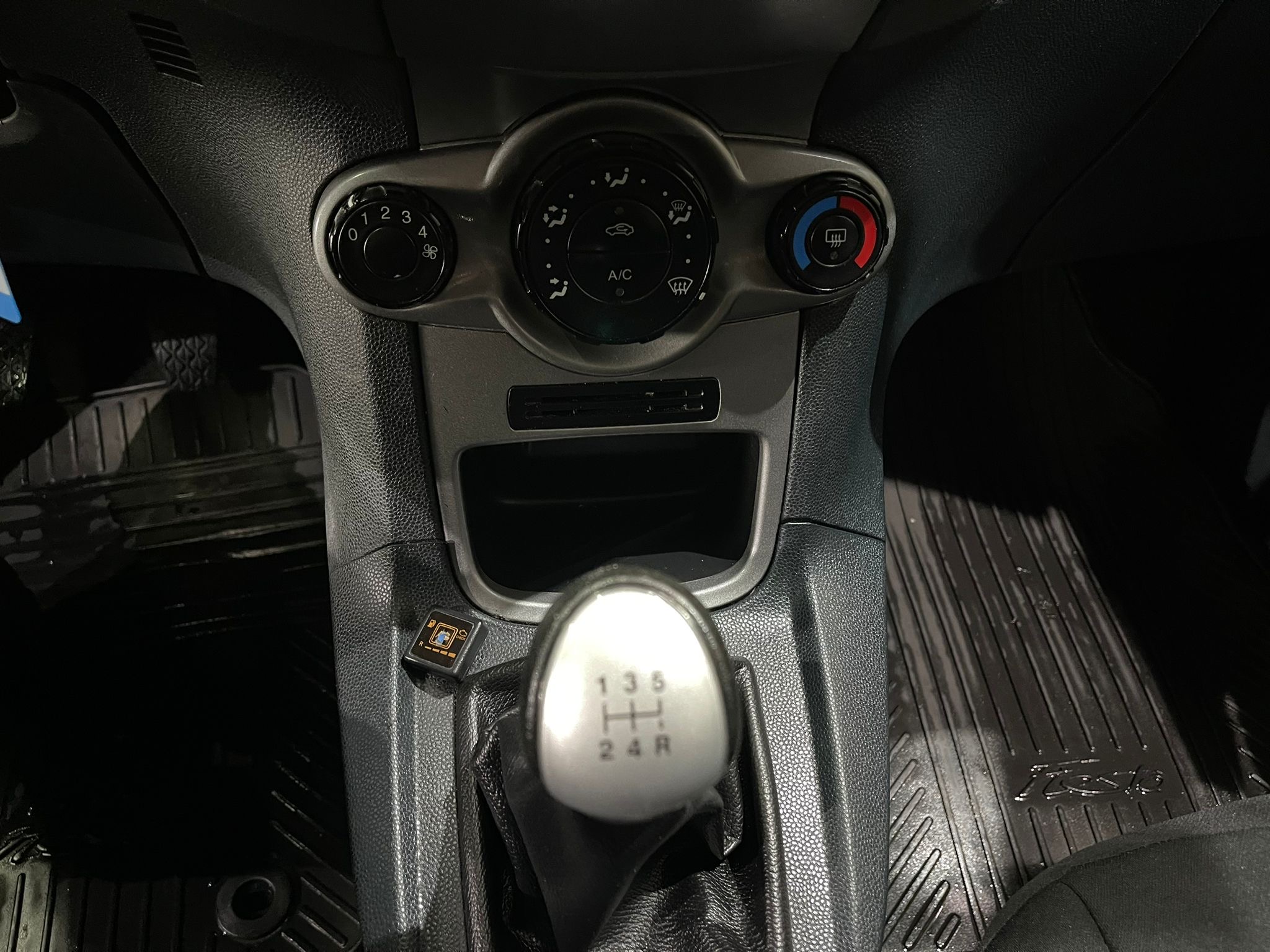 FORD FIESTA 1.2L DOHC ,LPG, 2009 GOD, REGISTROVAN