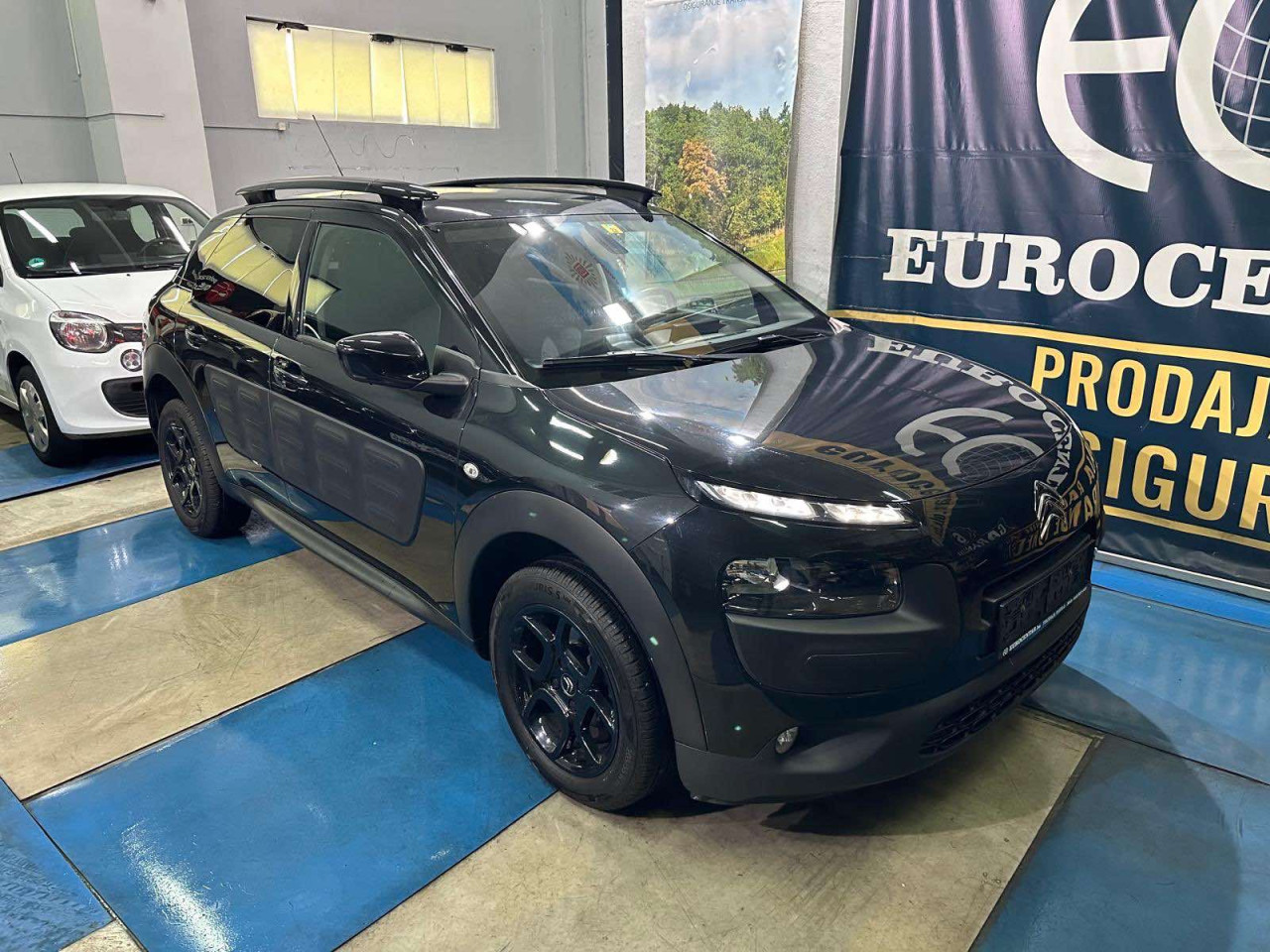 CITROEN C4 CACTUS 1.2 PureTech ,2015 GOD, NAVIGACIJA