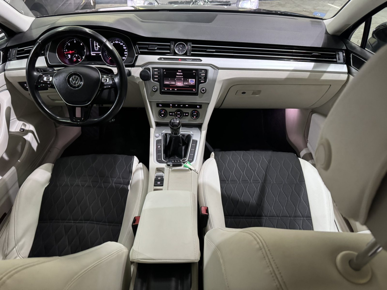 VW PASSAT B8 1.6 TDI, 2015 GOD, ALU FELGE, NAVIGACIJA