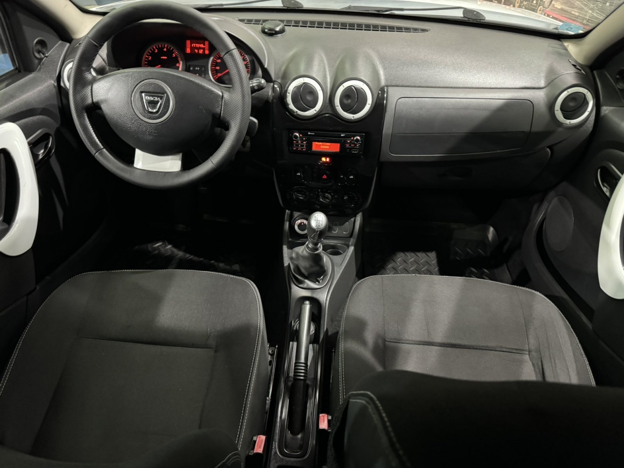 DACIA DUSTER 4X4 , 1.5 DIZEL,2013 GODINA ,REGISTROVANA