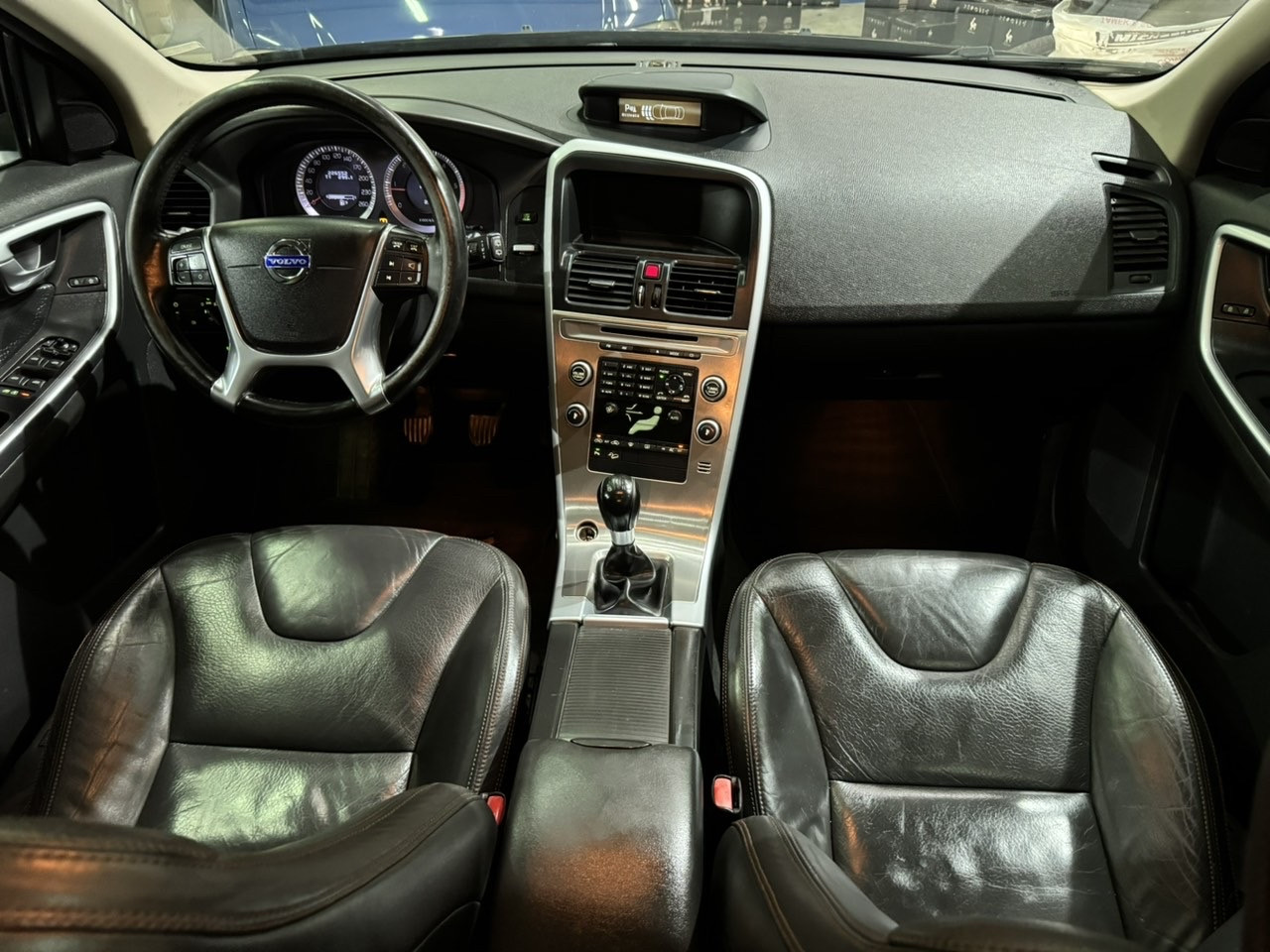 VOLVO XC60 D3 AWD, 2011 GOD, XENONI, ŠIBER, KLIMA